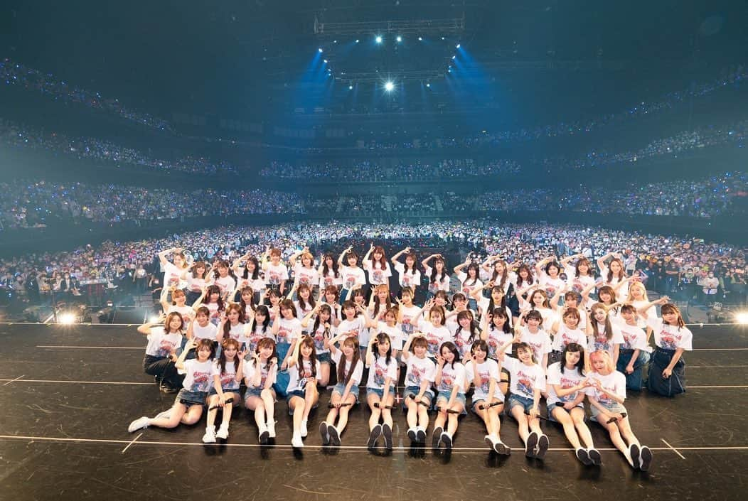 行天優莉奈さんのインスタグラム写真 - (行天優莉奈Instagram)「「AKB48チーム8春の総決算祭り 9年間のキセキ」 ありがとうございました😊  まだまだ余韻に浸っていたくて自己紹介で「チーム8」のと言わなくなるのかと思うとやっぱり寂しいですね、、、。  振り返ってみると子供だった私たちが大人になり、悔しいこと、辛いこと沢山ありました でも、初めに思い出すのはメンバーと4人ベアのホテルで夏休み1ヶ月一緒に過ごしたり、ツアー先で美味しいもの食べたり楽しい思い出です！！長いようであっという間だったエイトは青春そのものでした✨  イベントやコンサートでいろんな県に会いに行っていた私たちに、会いに来てくれたファンの皆さん♪旅はとっても楽しかったですね🚗  "一生の間に何人と出会えるのだろう？" たくさんの人たちと出会うことができました🌸  エイトに関わってくださった皆さん本当にありがとうございました！！ やっぱりエイトが最強で最高ですね🐝  書きたいことがいっぱいあるけど文章書くの苦手なので少しでも思いが届くといいなぁ💫  #チーム8 #9年間のキセキ」5月1日 11時58分 - yurina.0314