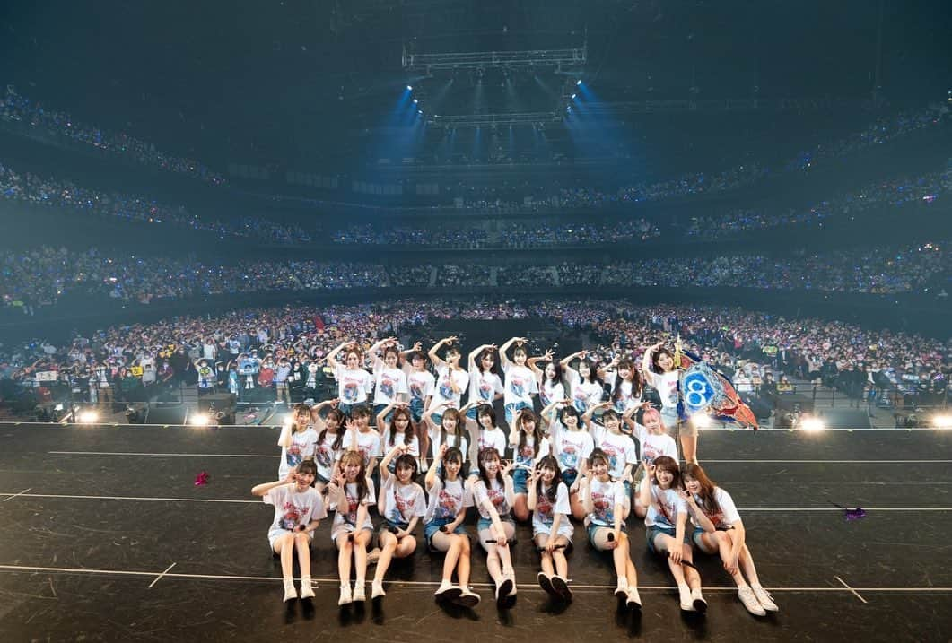 行天優莉奈のインスタグラム：「「AKB48チーム8春の総決算祭り 9年間のキセキ」 ありがとうございました😊  まだまだ余韻に浸っていたくて自己紹介で「チーム8」のと言わなくなるのかと思うとやっぱり寂しいですね、、、。  振り返ってみると子供だった私たちが大人になり、悔しいこと、辛いこと沢山ありました でも、初めに思い出すのはメンバーと4人ベアのホテルで夏休み1ヶ月一緒に過ごしたり、ツアー先で美味しいもの食べたり楽しい思い出です！！長いようであっという間だったエイトは青春そのものでした✨  イベントやコンサートでいろんな県に会いに行っていた私たちに、会いに来てくれたファンの皆さん♪旅はとっても楽しかったですね🚗  "一生の間に何人と出会えるのだろう？" たくさんの人たちと出会うことができました🌸  エイトに関わってくださった皆さん本当にありがとうございました！！ やっぱりエイトが最強で最高ですね🐝  書きたいことがいっぱいあるけど文章書くの苦手なので少しでも思いが届くといいなぁ💫  #チーム8 #9年間のキセキ」