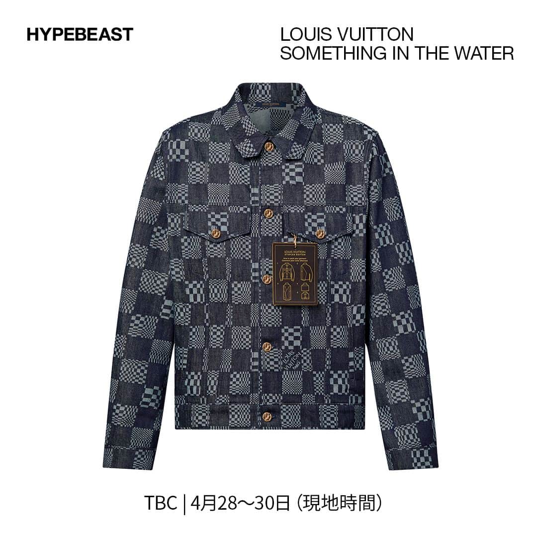 のインスタグラム：「@hypebeaststyle : @louisvuitton から、4月28日〜30日（現地時間）にかけてアメリカ・バージニア州で行われた @pharrell 主宰の音楽フェスティバル Something in the Water（サムシング・イン・ザ・ウォーター）とのコラボアパレルコレクションが発表された。  Pharrell Williams は今年2月、同メゾンの新メンズ・クリエイティブ・ディレクターに就任。今回のコレクションは、6月のパリ・メンズ・ファッション・ウィークでお披露目される Pharrell のデビューコレクションに先駆け、彼の指揮のもとデザインチームが手掛けたものだという。具体的なアイテムは、Louis Vuitton を象徴するダミエ柄のデニムジャケットやフーディ、Tシャツがラインナップ。各アイテムには Pharrell の故郷であるバージニア州のスローガン “Virgina Is For Lovers” の “L” を “LV” にアレンジしたグラフィックがあしらわれている。  続きは @hypebeastjp のプロフィール🔗から Photo : Louis Vuitton」
