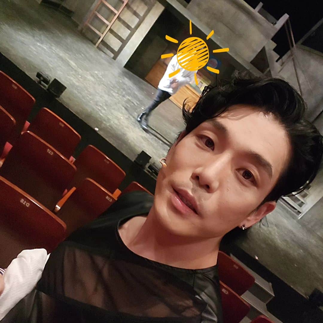 のインスタグラム：「5月の10日、日本でfan meetingをします 皆さんの質問を待ってます    「イ・チャンミン(2am) バースデーイベント@渋谷GRIT」   ファンからの質問を募集致します！  イベント・コーナー内でチャンミンが質問にお答えします。  素敵な質問をお待ちしています♪   下記アドレス宛にお送りください。   【メールアドレス】  leechangmin.hidl@gmail.com   受付期間 → 5/8(月) 23:59迄」