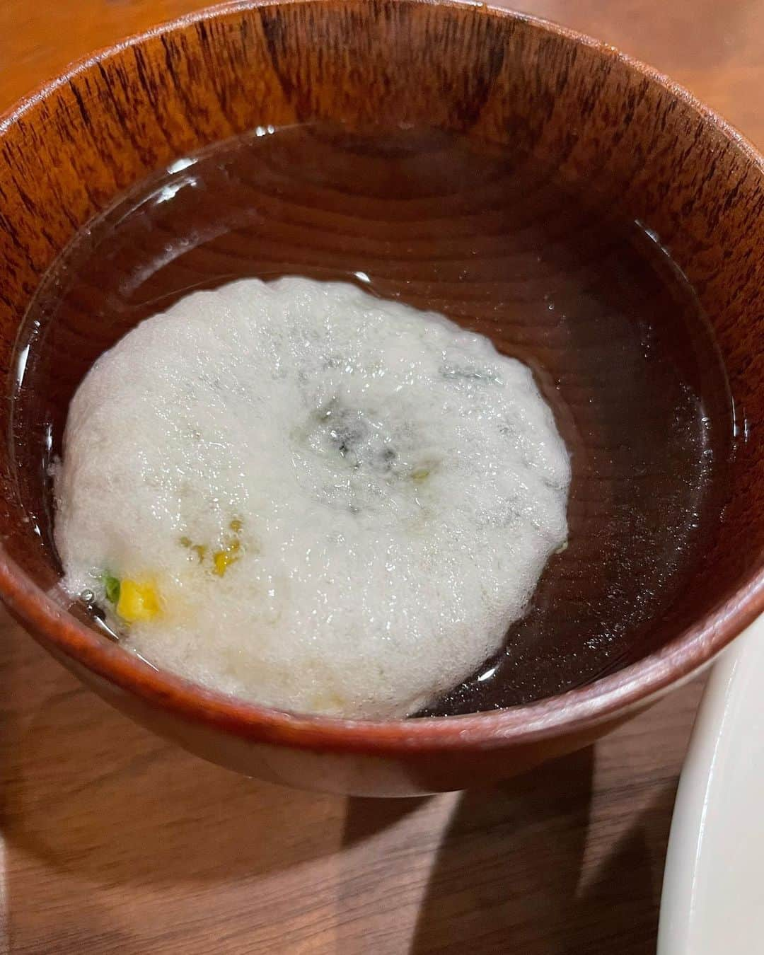 飯島直子さんのインスタグラム写真 - (飯島直子Instagram)「こんにちは^ - ^♪  今朝はすこしさむかったです 天気がコロコロかわるので 衣替えができません  というかいつもできません^_^  29.30のへんじすこしと おもうことすこしです＾＾  みずき&さとき結婚おめでとう！しあわせになってね♪  すみこ！誕生日おめでとう♪  52才おめでとう♪一緒にがんばろう！  45才！50代わるくないです お待ちしてます( ´ ▽ ` )ﾉ  汁なしタンタンメン！ まだ食べてないです！  ラン🎈  megumi48才おめでとう♪  悩みを抱える59才… 全然恥ずかしくないです！ いくつになってもみんな悩み あります^ - ^ あの世にいくまで勉強だと 母が言ってました(´∀｀=)  フラのイベント頑張ってねᕦ(ò_óˇ)ᕤ  シェリー🎈  めまい症で入院、心が折れそう 前向きに…考えなくていいです ココロとカラダは繋がってます カラダが元気になれば 自然と前向きのキモチが湧いて きます^ - ^ いまは、しっかり治療して はやく元気になることだけ 考えればいいとおもいます (*´ー｀*)  今朝は納豆スパゲッティ  マ・マー3分茹で  納豆、シソ、秋になりかけ春キャベツ  汁(松本明子産)  トマトチーズ(セブンイレブン)  暦どおりだと明後日休日ですね  今日は木曜気分というかんじでしょうか  でもバリバリの月曜ですよ ╰(*´︶`*)╯♡」5月1日 12時07分 - naoko_iijima_705_official