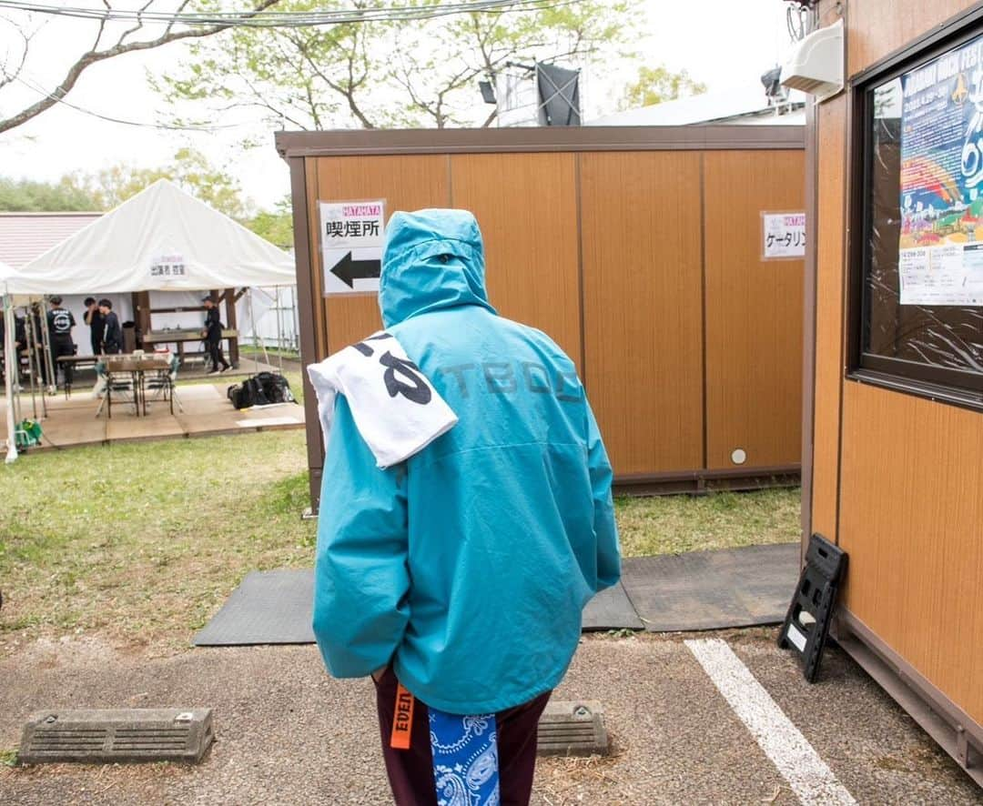 N∀OKIさんのインスタグラム写真 - (N∀OKIInstagram)「ARABAKI ROCK FEST. 23  ちょっとちょっと 僕ら4年ぶりですって奥さん  野外で溢れんばかりの てんこ盛り東北エネルギー あの光景は格別やわな 幾年の乾きが潤ってく 活気凛々に力もうた  真っ赤に燃えて 激しくふるえた 午後３時半でした  ありがとうございました  写真 @ishii_maki」5月1日 12時16分 - chairoy1945