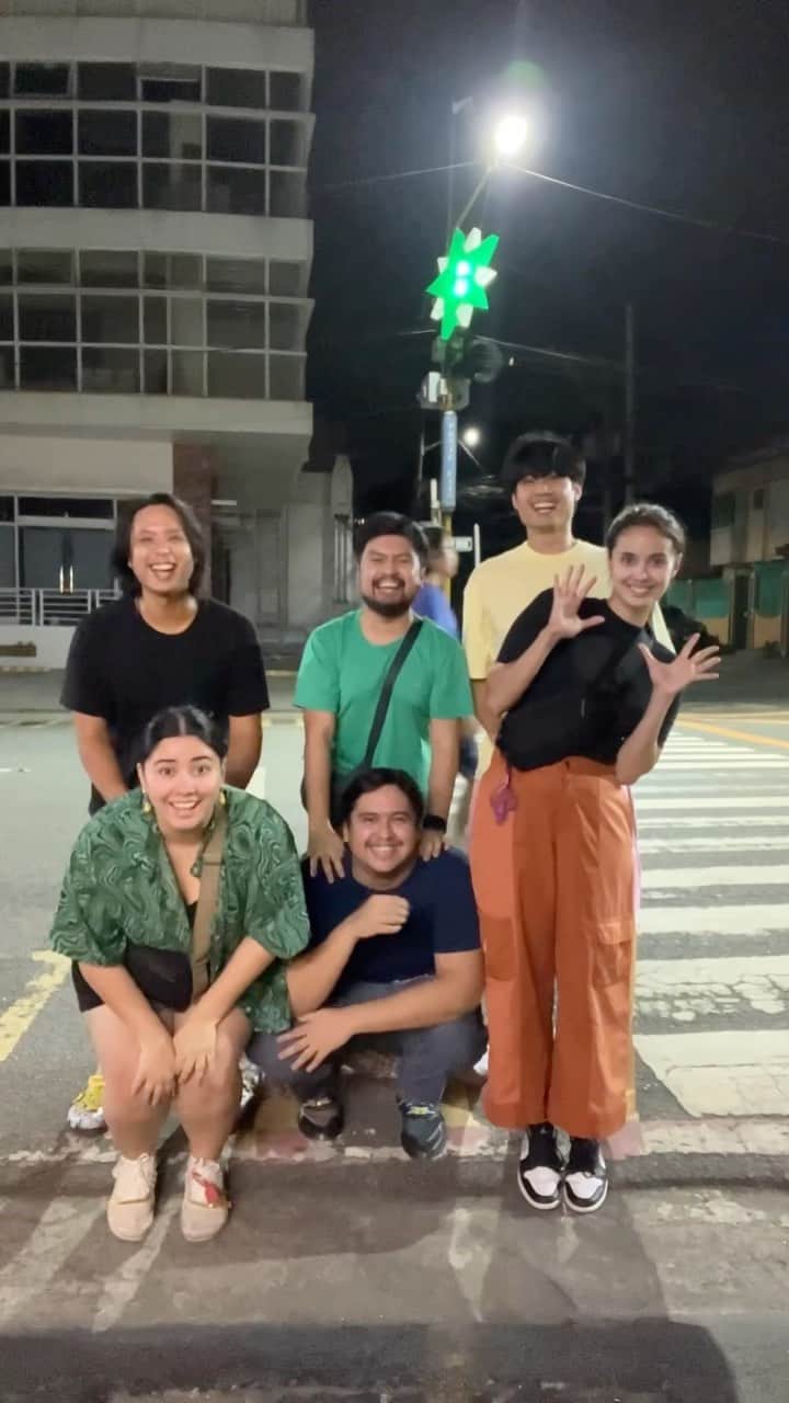 ミーガン・ヤングのインスタグラム：「After forcing my family to do a reel with me, I got a chance to do the same with Boneezy’s fam bam. (Although it was waaaay easier to convince them 🤣) With Royal Blood taping ramping up, it’s been nice to see family before we disappear into the abyss of work 😵‍💫🙌🏽 But, for both sides, we made potential plans for the end of the year— something to look forward to on the otherside of our work marathon. #TheFofos #TheBoneezys」