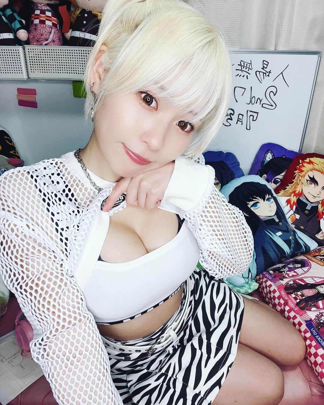 塚田綾佳のインスタグラム：「7月30日(日)開催！ #塚田綾佳ワンマンライブ  本日18:00より ページ公開＆スペシャルゲスト公開❣️  20:00よりチケット購入開始します‼︎  先着購入特典もあるので要チェック✨✨  ◾︎入場無料予約 0円 ◾︎ 優先入場チケット(豪華特典)限定枚数 ◾︎ライブ終了後 打ち上げあり  https://t.livepocket.jp/e/zzfq9  ー #金髪ショート #アイドルあやぽん #入場無料 #入場無料イベント #入場無料ライブ #100日後にギターが弾けるようになると信じているギター初心者あやぽん #塚田綾佳ワンマンライブ #塚田綾佳2ndワンマンライブ」