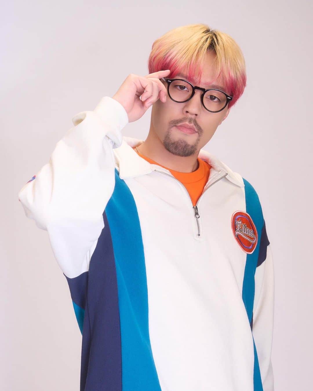 のインスタグラム：「. 6/22(木)放送開始！ FANTASTICS 冠番組 「FUN！FUN！FANTASTICS SEASON3」  -----  ソロ紹介カット📸 #世界 @exile_sekai_official   -----  5月1日(月)〜5月31日(水) FUN ! FUN！FANTASTICS SEASON2を TVer全話一挙配信中！  #FUNFUNFANTASTICS #FANTASTICS」