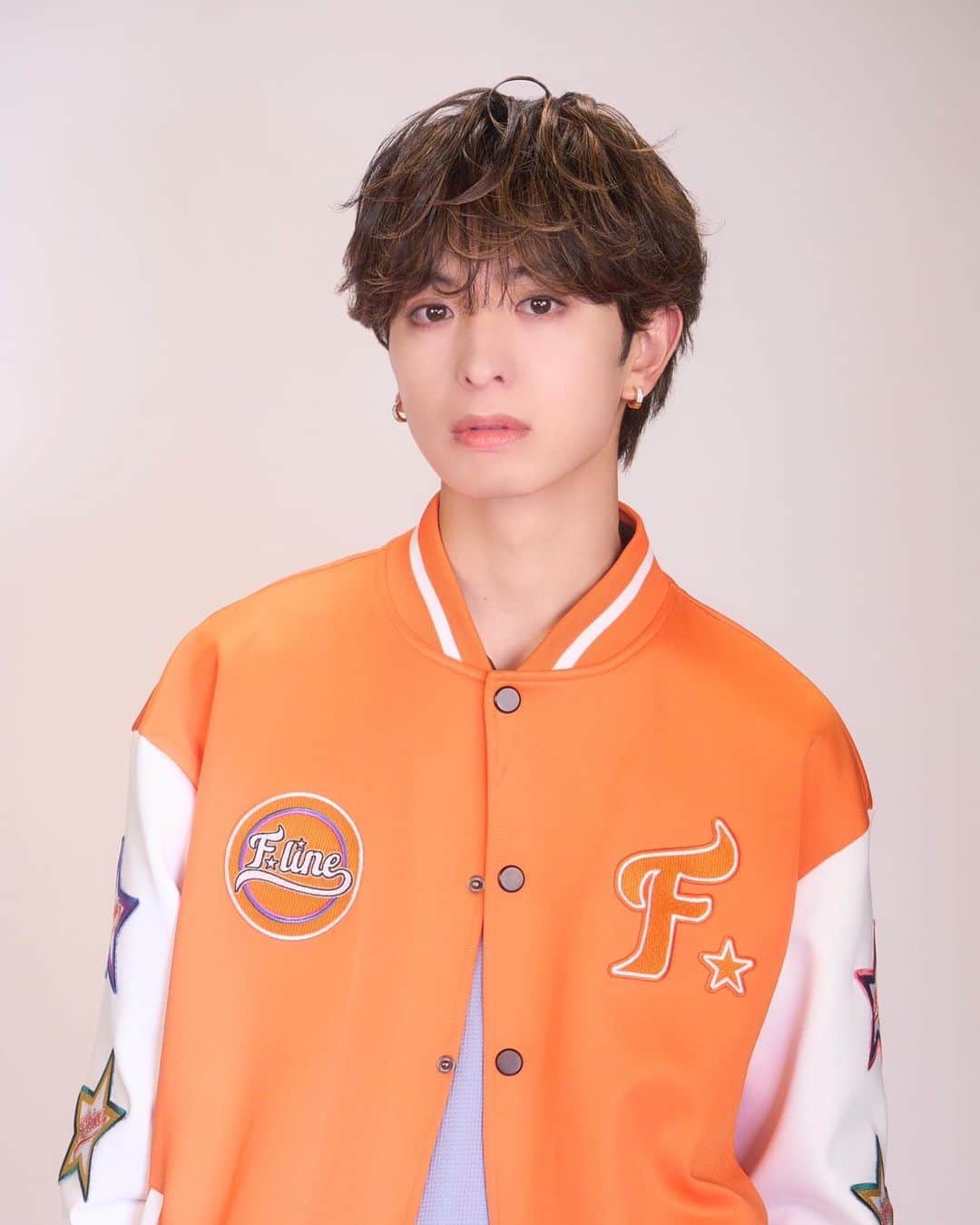 のインスタグラム：「. 6/22(木)放送開始！ FANTASTICS 冠番組 「FUN！FUN！FANTASTICS SEASON3」  -----  ソロ紹介カット📸 #木村慧人 @keitokimura_official   -----  5月1日(月)〜5月31日(水) FUN ! FUN！FANTASTICS SEASON2を TVerにて全話一挙配信中！  #FUNFUNFANTASTICS #FANTASTICS」
