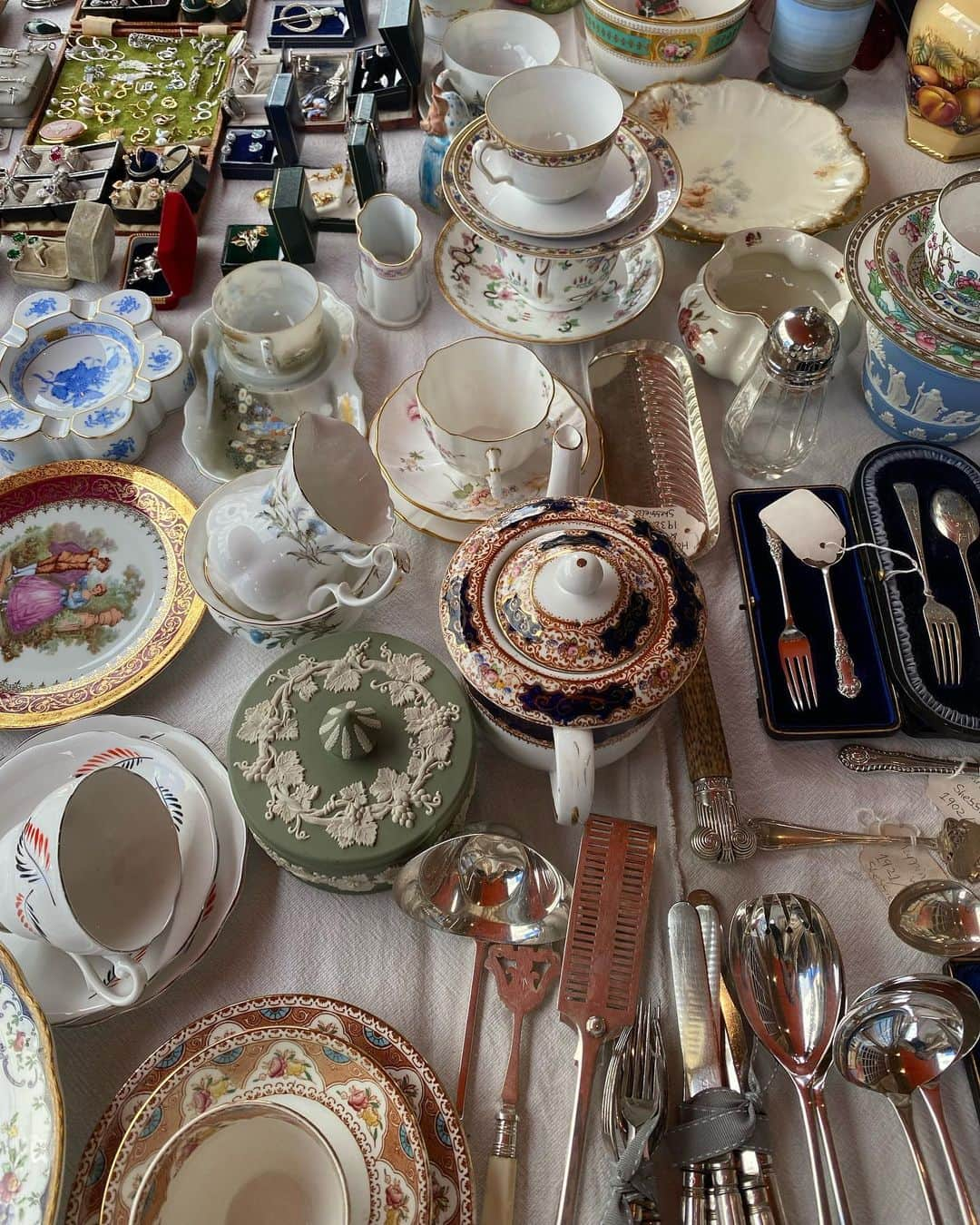 丸山リサのインスタグラム：「♡♡♡  #antiques  #nottinghill」