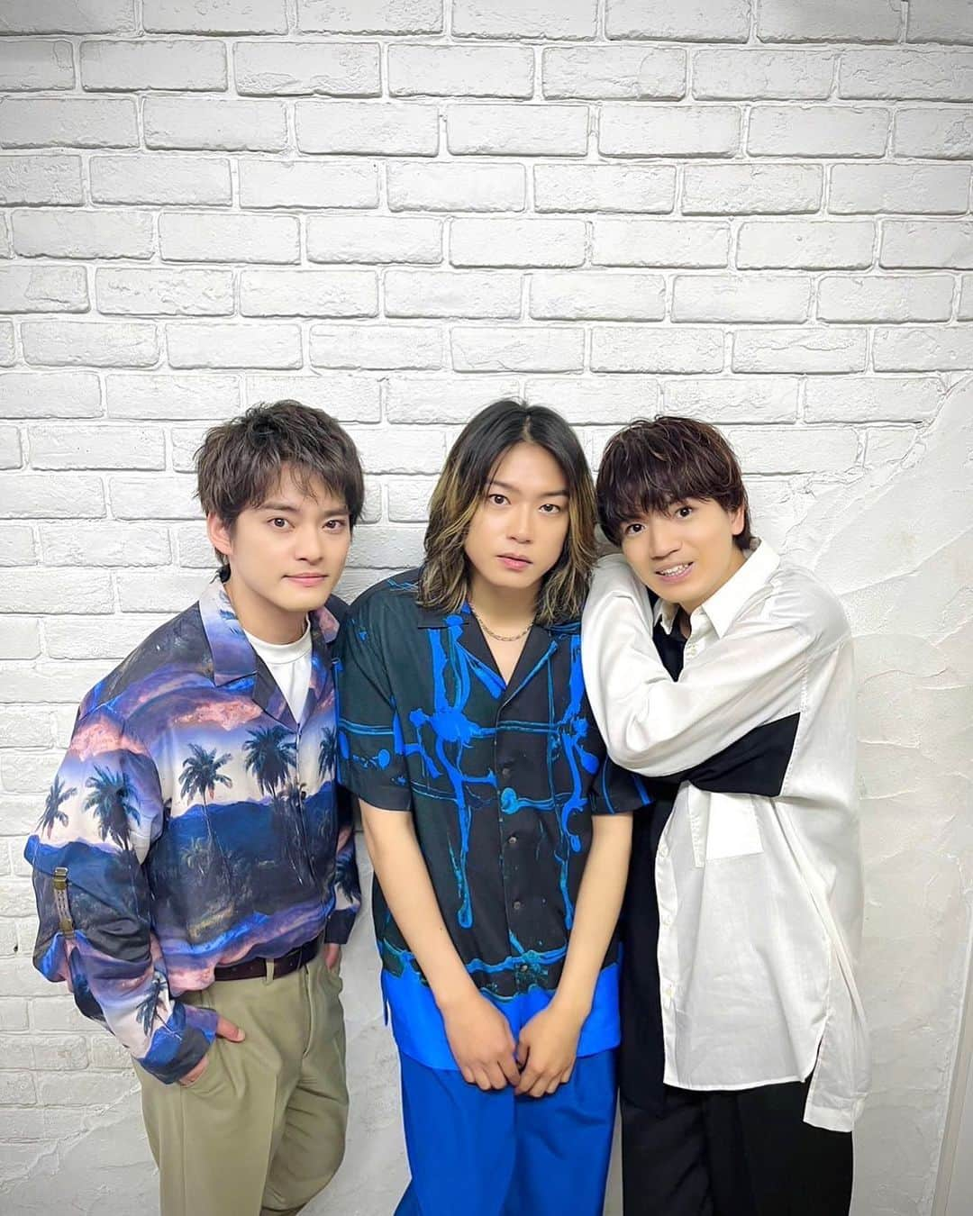 Hey! Say! JUMPさんのインスタグラム写真 - (Hey! Say! JUMPInstagram)「少し距離が近づいた😎✌️ ⁡ #星降る夜に出掛けよう #髙木雄也 #中山優馬 #髙地優吾 #トリプルゆう ⁡  #HeySɑyJUMP #JUMPのいんすた」5月1日 13時19分 - heysayjump_official