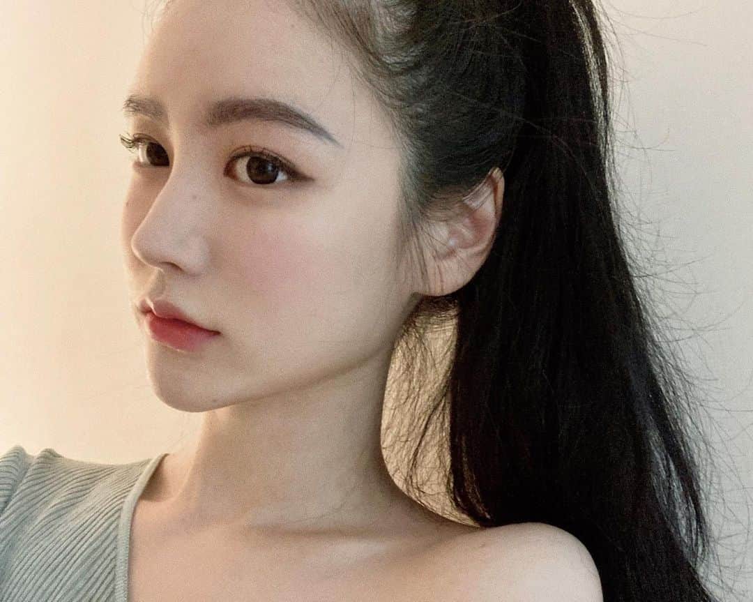 のインスタグラム：「포니테일🍓•• 오늘부터 8일까지 뭄이 전체 할인 들어갑니도•• 다들 기다렸쟌냐•• @mumi.kr」