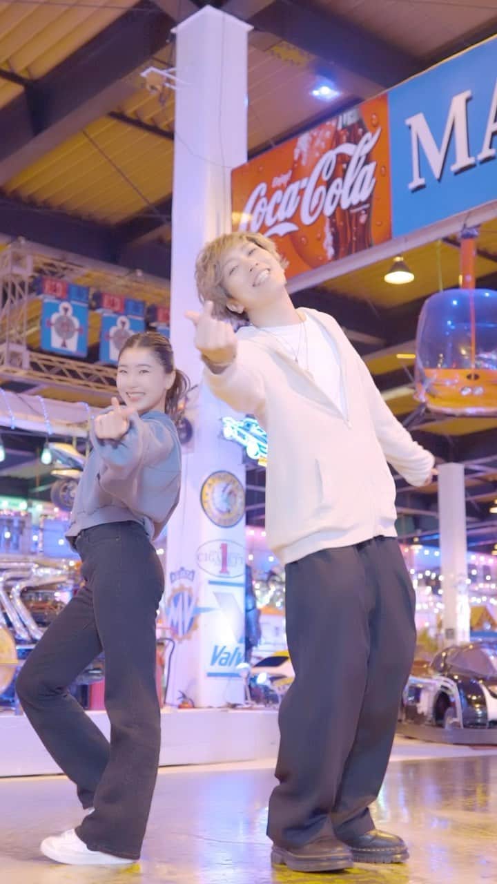 篠原枝令菜のインスタグラム：「I’m in a Japanese music video!! Check it out in my bio :)」