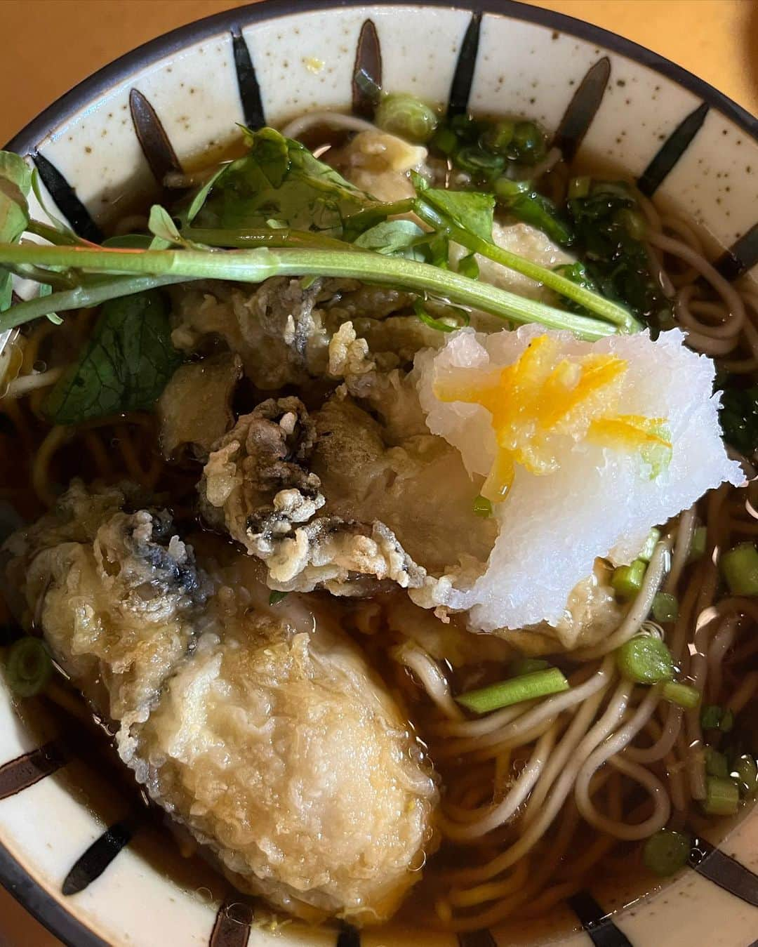 間瀬ゆきさんのインスタグラム写真 - (間瀬ゆきInstagram)「@kaimukishokudo   鯖蕎麦🐟に 牡蠣蕎麦🦪  めちゃくちゃおいしかった❤️  ハワイでこんなにおいしいお蕎麦食べられるの嬉しすぎる🥹🫶  また絶対行く！  #hawaii #ハワイ #ハワイのレストラン」5月1日 4時49分 - maseyuki