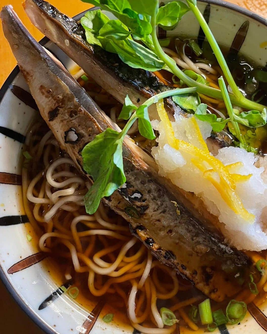 間瀬ゆきのインスタグラム：「@kaimukishokudo   鯖蕎麦🐟に 牡蠣蕎麦🦪  めちゃくちゃおいしかった❤️  ハワイでこんなにおいしいお蕎麦食べられるの嬉しすぎる🥹🫶  また絶対行く！  #hawaii #ハワイ #ハワイのレストラン」