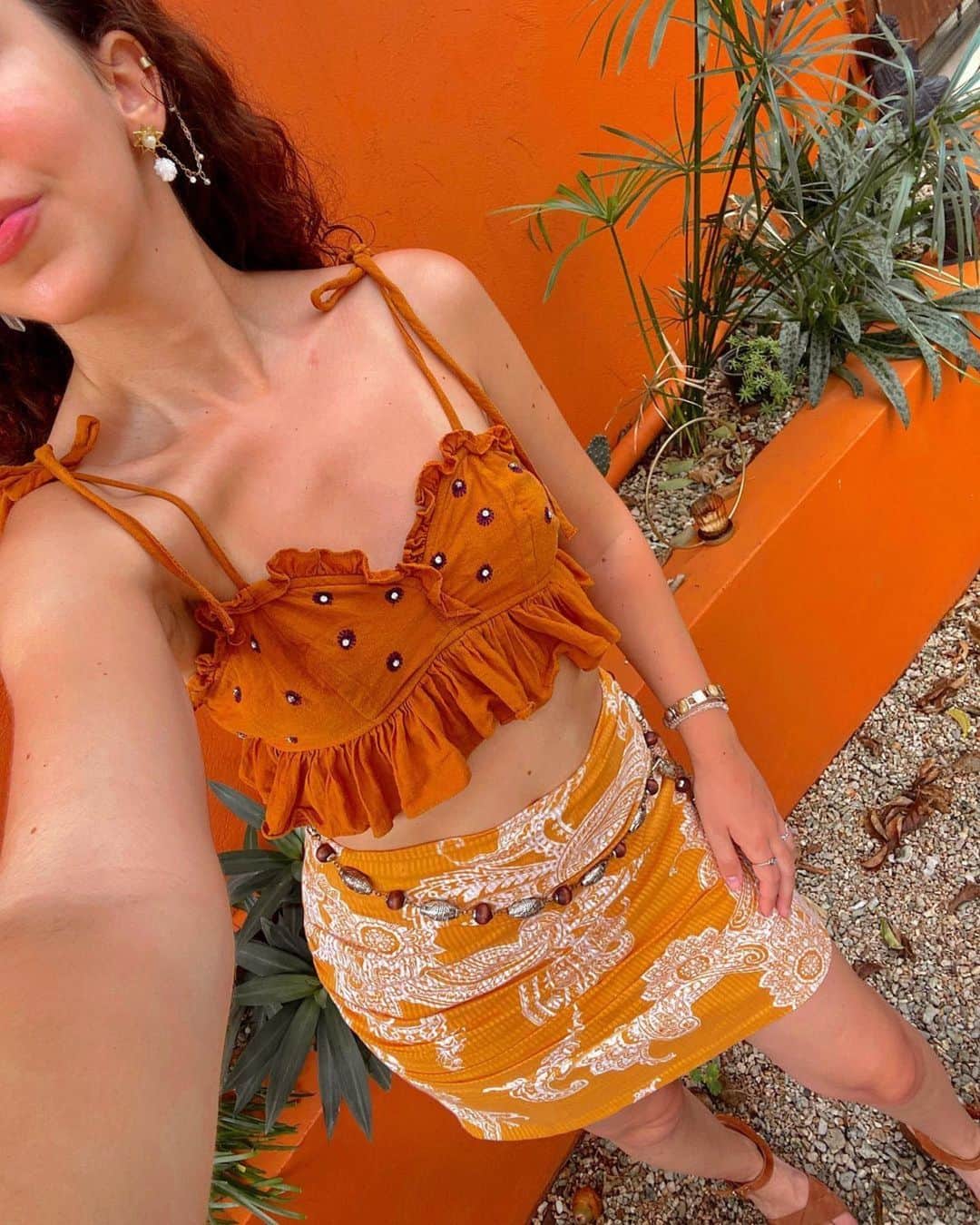 freepeopleのインスタグラム：「We're obsessing over @dazeofdenz's "vintage FP" moment. Link in bio to shop new tanks & camis.」