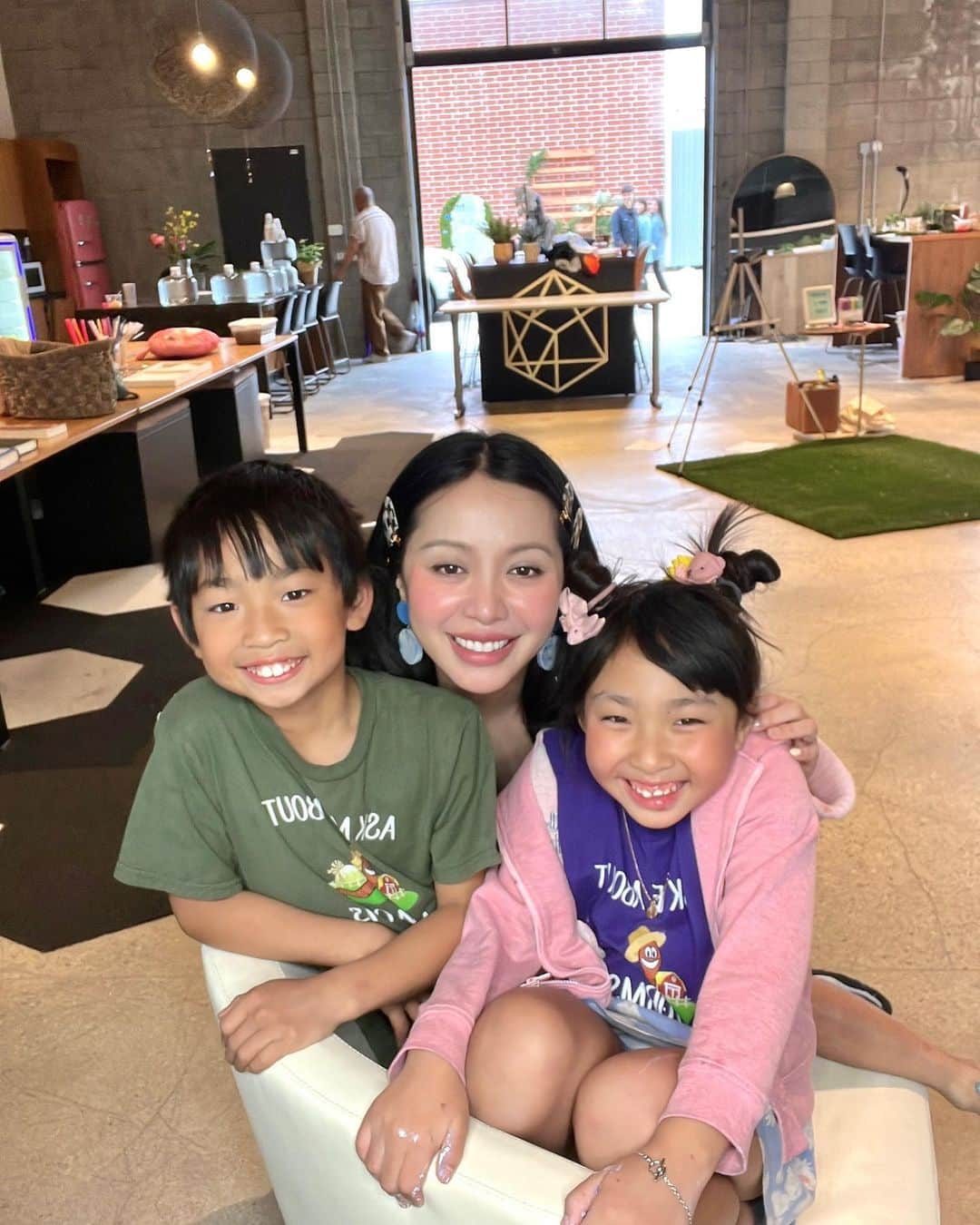 ミシェル・ファンのインスタグラム：「Love these two 😚 got my very own worm composting tub thanks to @willsworms 🪱 🌱 #earthday #sustainability」