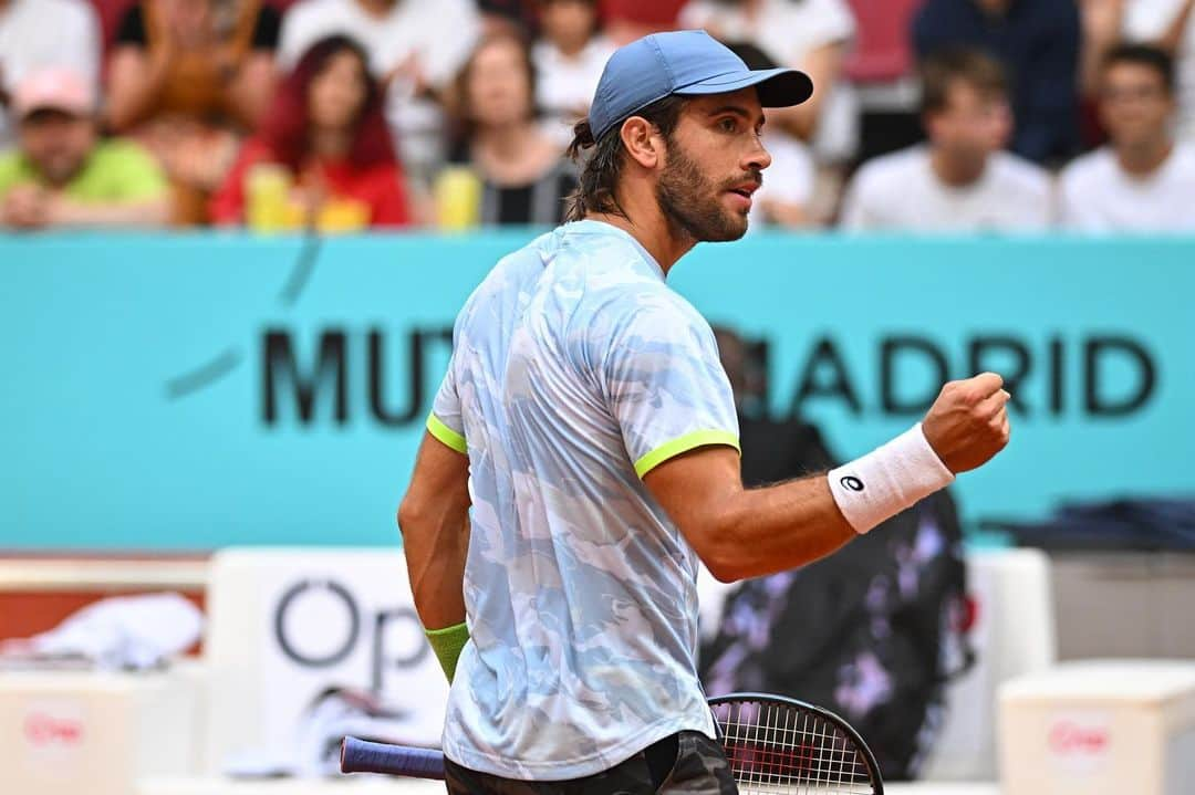 ボルナ・チョリッチさんのインスタグラム写真 - (ボルナ・チョリッチInstagram)「Thrilled to be in 4R of @mutuamadridopen! Always a pleasure to play here😎😀🫶🏼  📸: Corinne Dubreuil/ @atptour」5月1日 5時37分 - bornacoric