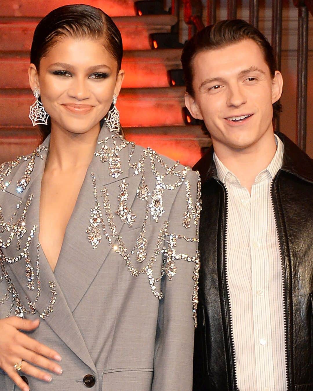 E! Onlineさんのインスタグラム写真 - (E! OnlineInstagram)「OMG, we wish we could put these date night photos of Zendaya and Tom Holland at the Usher concert on replay. 😍Link in bio to see their "dream" date night. (📷: Getty)」5月1日 6時00分 - enews