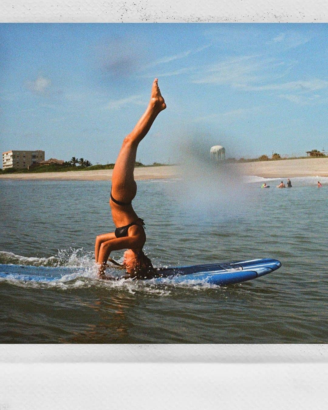 Emily Zeckさんのインスタグラム写真 - (Emily ZeckInstagram)「MEMORY DUMP  1. My first surf sesh with Penny 2. The best sunset surf ever  3. Baby Pillip (he’s getting his own kid’s book soon btw) 4. A really creepy pic my mom secretly took of Kai the first time he ever came over 5. 🤐😂 6. Pillip doing arts and crafts  7. The Nashville girls」5月1日 6時36分 - thatpineapplegirl