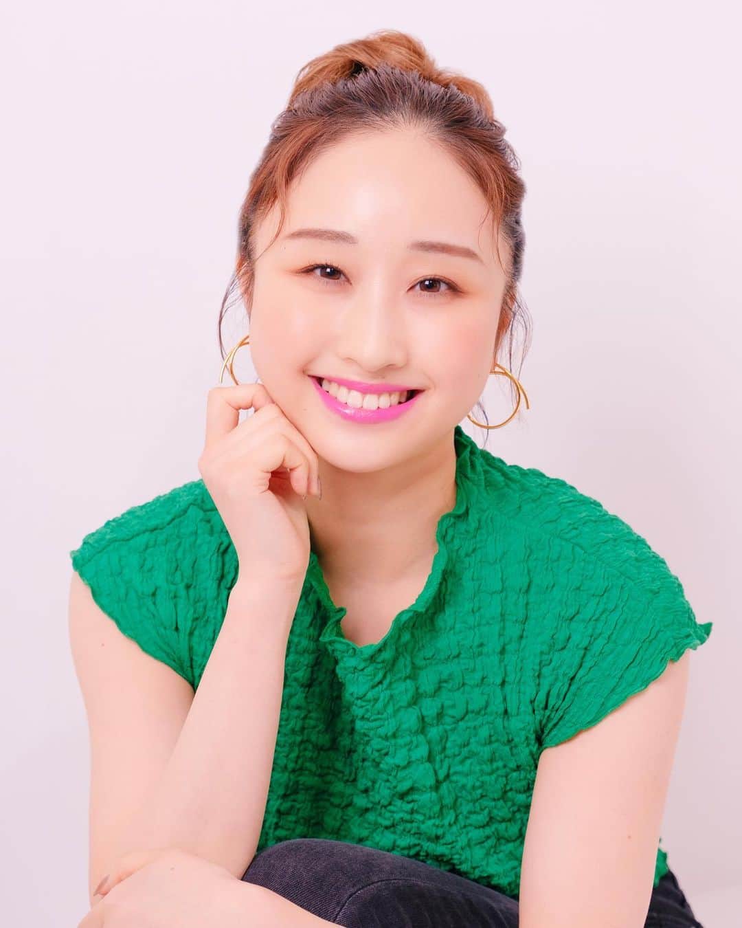音くり寿のインスタグラム：「🦖🦖🦖  5月ですね。  いかがお過ごしでしょうか？  連休を 楽しんでいらっしゃる方、 ゆっくり休んでいらっしゃる方、 お仕事頑張っていらっしゃる方、 ご家族の為に頑張っていらっしゃる方、 自分の挑戦の為に頑張っていらっしゃる方、 ん〜当てはまらない方も、、、笑 皆様にとりまして 良い日々でありますように🌱」