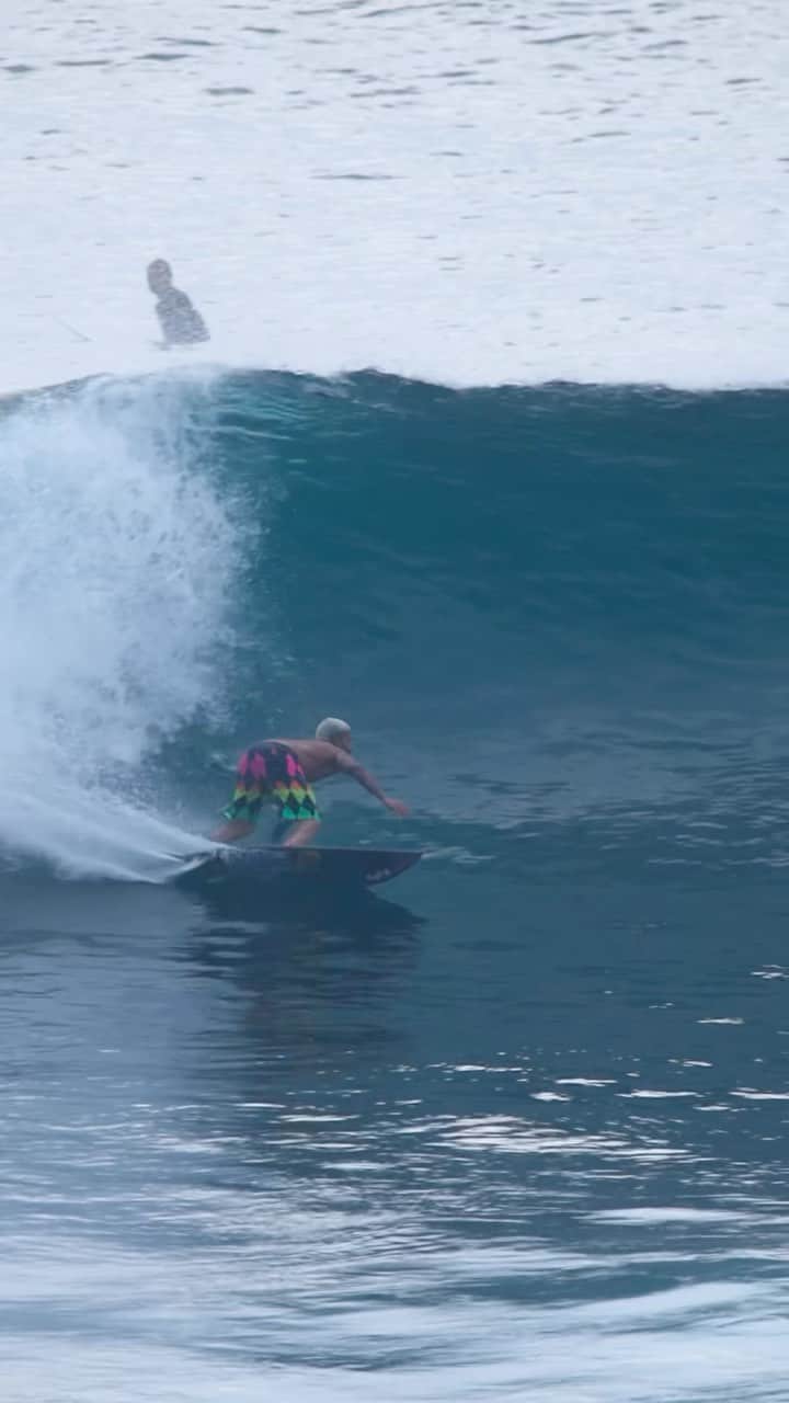 イタロ・フェレイラのインスタグラム：「LAZY AIR 😂  O que vale é voltar na manobra né?!   #bali」