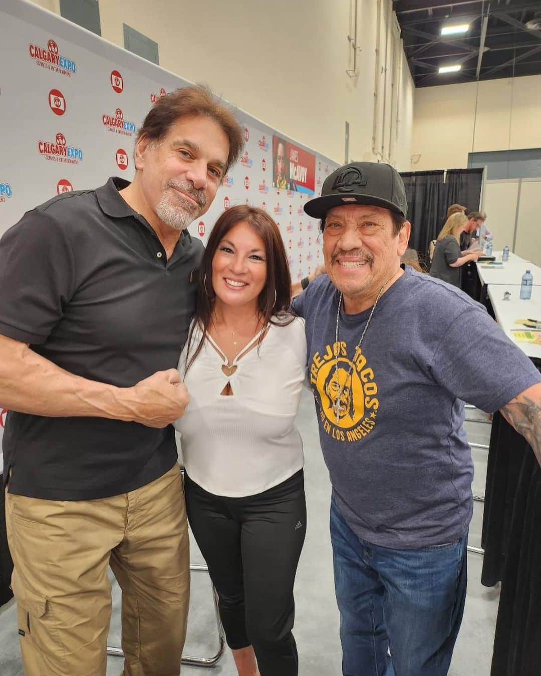 ダニー・トレホさんのインスタグラム写真 - (ダニー・トレホInstagram)「Fun weekend here at 🇨🇦 @Calgaryexpo! Hanging out with @theofficiallouferrigno and I made some new friends! #CalgaryExpo」5月1日 7時14分 - officialdannytrejo