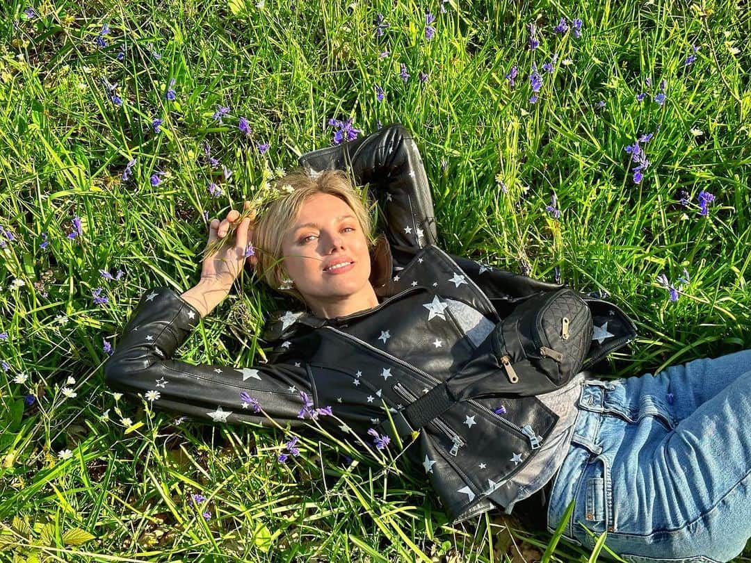 バール・パリーのインスタグラム：「cause it’s 🌱SPRING🌸」