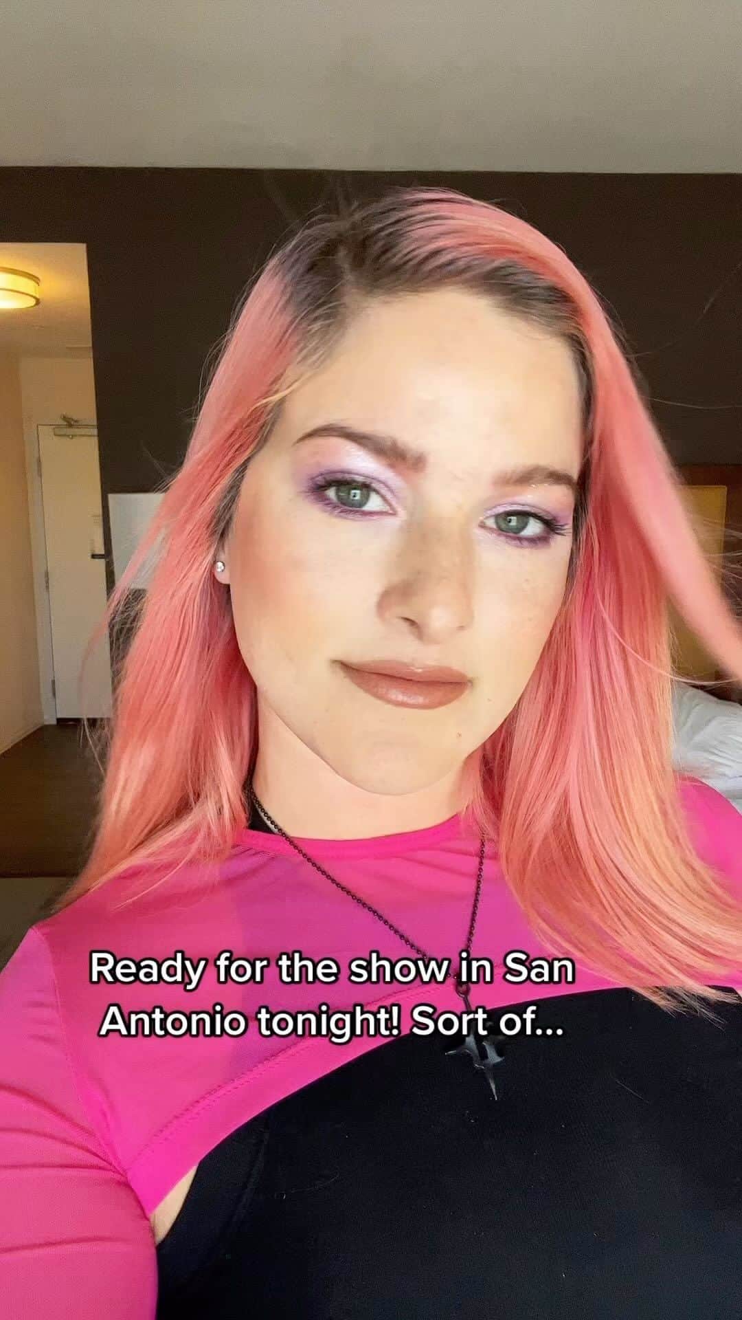 キャサディー・ポープのインスタグラム：「💄🦷」