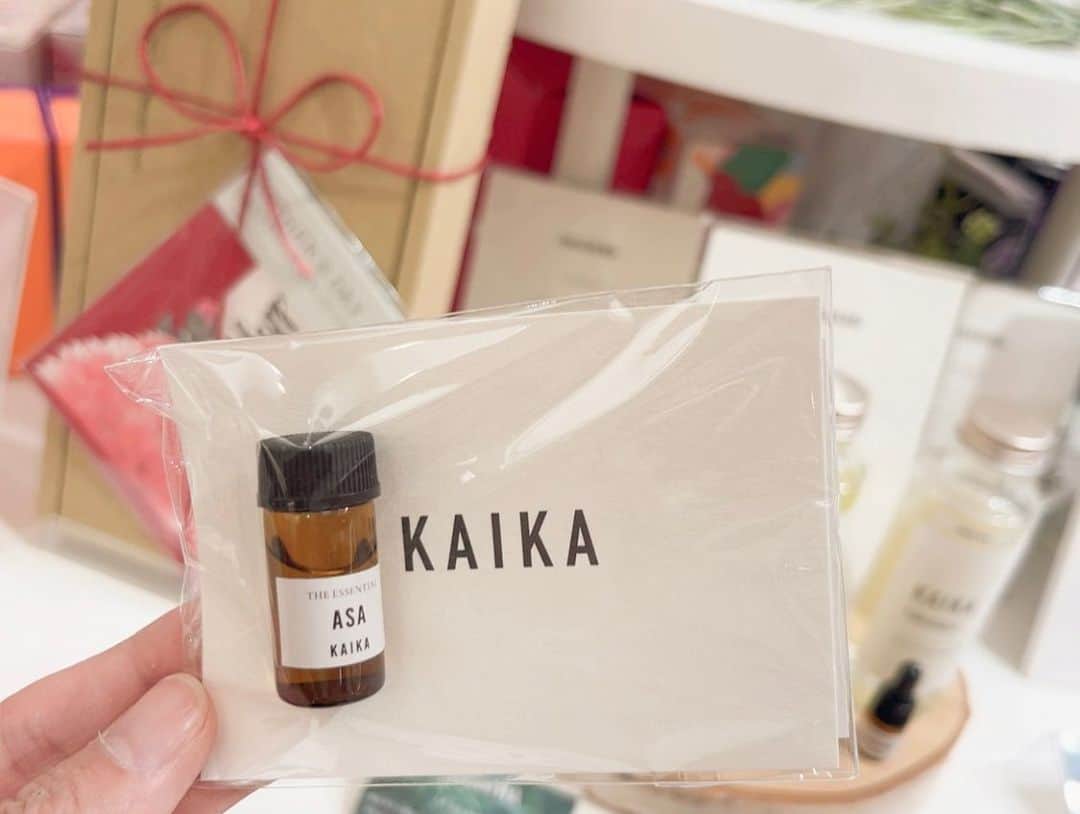 HANSEL&GRETELさんのインスタグラム写真 - (HANSEL&GRETELInstagram)「KAIKA ノベルティキャンペーン💐✨  5月1日(月)〜KAIKAを購入の方にASAの香りのミニボトルをプレゼント✨  数に限りがございますので、お早めに‼︎😆 また5月7日(日)は、調香師の島津さんの入店もございます✨ 母の日ギフトにもおすすめです🌹  #成城コルティ #ヘンゼルアンドグレーテル #KAIKA#天然香料#アロマ#精油#ルームフレグランス」5月1日 13時40分 - hansel_and_gretel_official