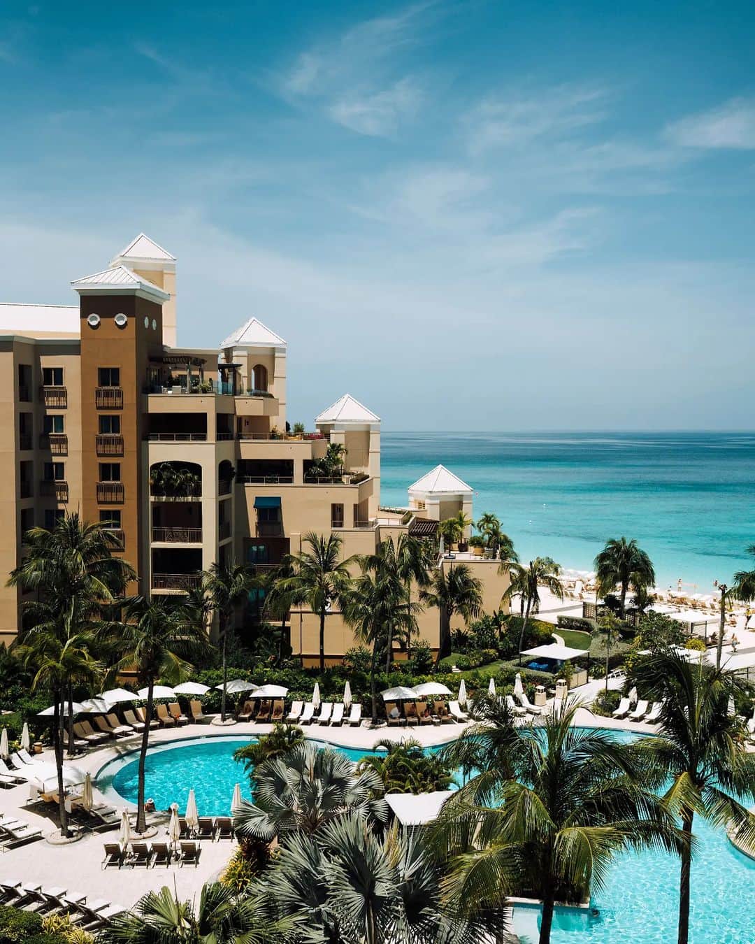 リッツ・カールトンのインスタグラム：「Pick any point, and let it lead you to the blue at The Ritz-Carlton, #GrandCayman.」