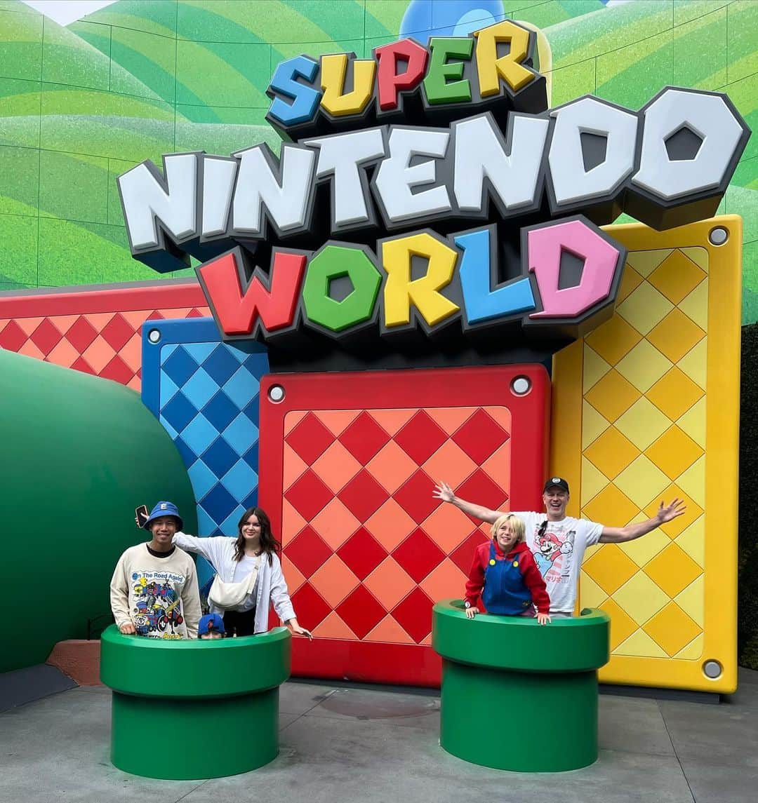 カイル・ニューマンのインスタグラム：「Super Nintendo World FTW! 🍄 #AtUniversal #supernintendoworld」