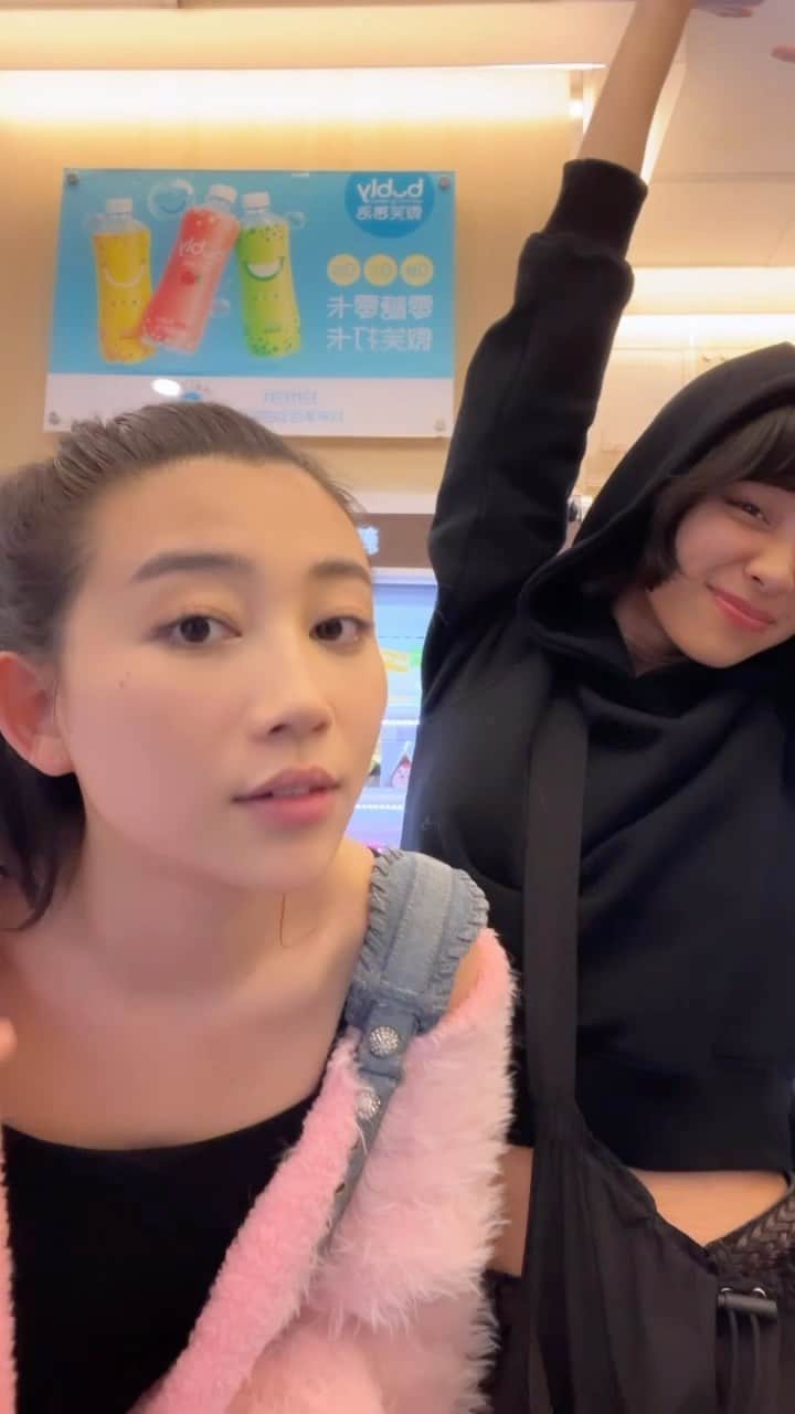 る鹿のインスタグラム：「It really was soooooooooooo much fun in Shanghai 🧠💕✨ Big love for every moment ~> <」