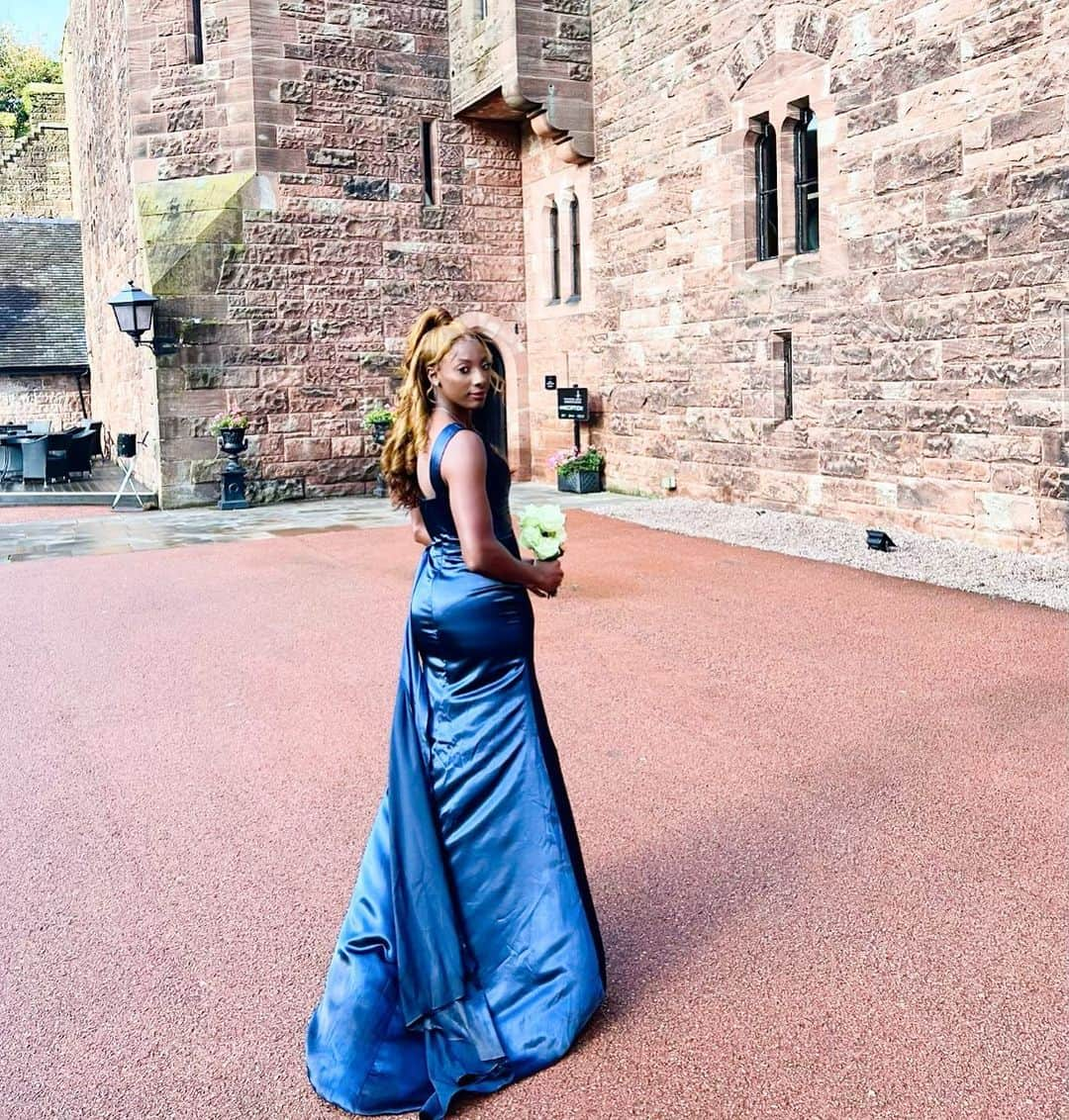 ニア・シファーティヒー・アリのインスタグラム：「Take me back to Peckforton Castle please :)) #bridesmaid #TipsFavoriteHair #MineToo」