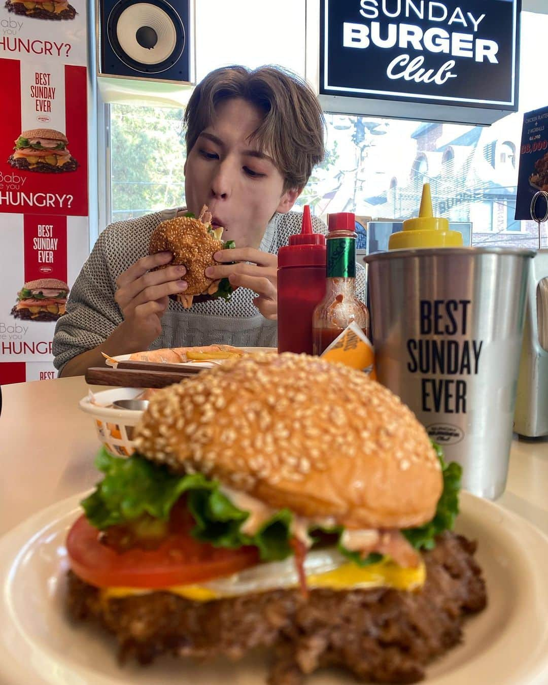 福田佑亮さんのインスタグラム写真 - (福田佑亮Instagram)「そういえば韓国行ってきました🇰🇷  ジャケ写に色々と撮影してきたのでお楽しみに😌  今日も行ってらっしゃい！ がんばろ！！！！」5月1日 8時31分 - kindan_skile_u