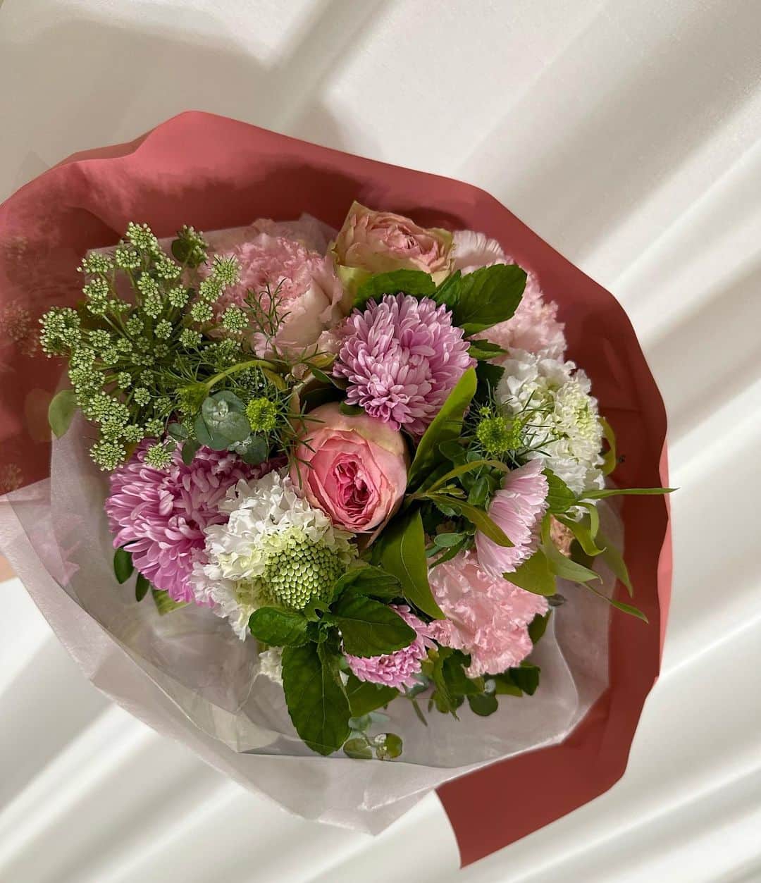 星野もえのインスタグラム：「▼  🥹💐  #花束💐」