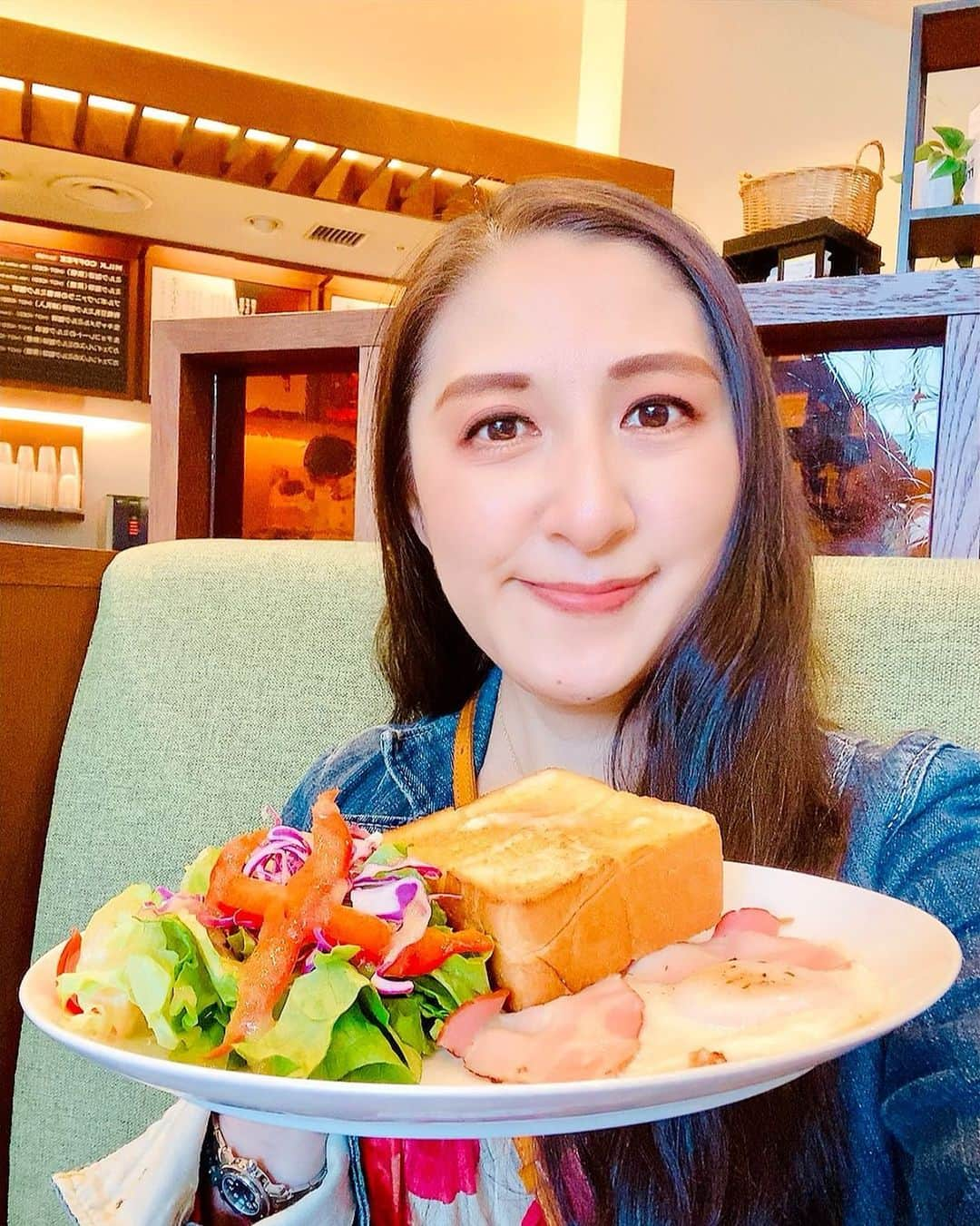 大越かず江さんのインスタグラム写真 - (大越かず江Instagram)「✨もりもりモーニング🍞✨  上島珈琲にてモーニング🍞☕️ 朝からモリモリ元気いっぱい✨٩(๑❛ᴗ❛๑)۶✨  月曜日の朝☀️ 皆さんもお仕事や学校✏+📚=🏫 頑張って😋✌️  笑顔溢れる素敵な一日をお過ごしください🍀*゜  ✨✨✨✨✨✨✨✨✨✨✨✨✨✨✨  ✨ Morimori morning 🍞✨  Morning at Ueshima Coffee 🍞☕️ Full of energy from the morning ✨٩(๑❛ᴗ❛๑)۶✨  Monday morning ☀️ Everyone is also at work or school✏ 📚=🏫 Good luck 😋✌️  Have a wonderful day filled with smiles🍀*゜  ✨✨✨✨✨✨✨✨✨✨✨✨✨✨✨ @ueshimacoffeeten    #上島珈琲  #モーニングカフェ  #コーヒー好きな人と繋がりたい  #元気いっぱい  #今日もfight #美  #生きる意味 #sexy #セクシー系 #ジム女子 #美肌ケア #写真好きな人と繋がりたい #女優好きな人と繋がりたい #美意識人と繋がりたい #幸福 #happy #東京 #tokyo #日本 #japan  #美魔女モデル #actress #followforfollowback #ポートレート女子 #loveyou #仲間募集  #空が好きな人と繋がりたい」5月1日 8時57分 - bluemoonseasky