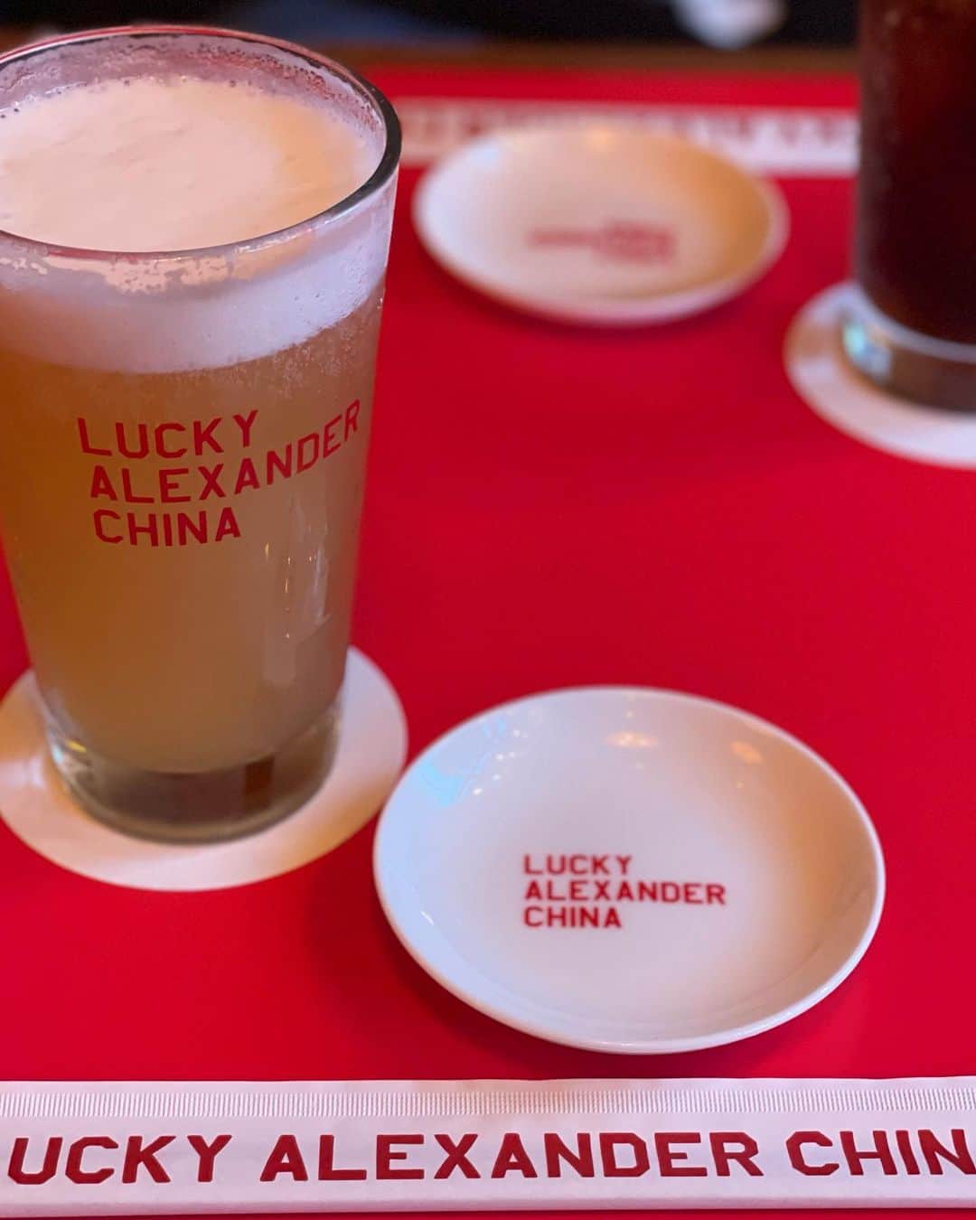 田中律子さんのインスタグラム写真 - (田中律子Instagram)「『LUCKY ALEXANDER CHINA』 @lucky_alex_matsumizaka  駒場松見坂を少し登ったところに、 5/2オープンです㊗️  あっちゃん　@atsushi_kurumata おめでとう👏🏼👏🏼👏🏼あっちゃんのフライパンを振る姿に、そして何食べても全部美味しいし、こりゃまたすぐオープンしたら行くでしょー❗️プレオープンで入口にcloseって出てたのに、通りかかった方が何人も入れますか❓って入ってきてた🤭このお店、入りたくなるよねー、わかるー😆って何度も思ったよ、5/2オープンですよー✌🏼  コンセプトはNEWSCHOOL町中華『LUCKY ALEXANDER CHINA 』 ぜひみんな行ってみてねー❤️  @lucky_alex_matsumizaka ☜チェックしてね✅  #luckyalexanderchina  #町中華 #newschool町中華 #ニューオープン  #おめでとう  #またすぐ行くね  #フォーチュンクッキー  #明日でいいやが意外と大切 #笑い  #腹パン  #みんな行ってみてね」5月1日 9時12分 - ri2kotanaka