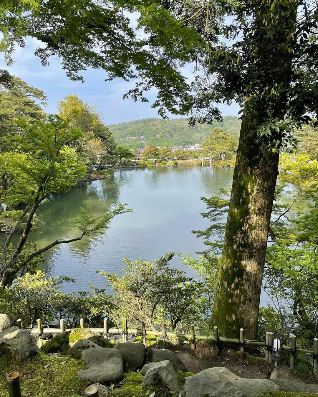 川村ひかるさんのインスタグラム写真 - (川村ひかるInstagram)「❤︎  兼六園  新緑がとても綺麗で久しぶりにリフレッシュできた🌳  15年前にきた時は感じなかったけど… 歳を重ねて自然の素晴らしさに感動するね☺️  お天気もよく主人の親友と3人でお散歩は楽しかった✨✨  #兼六園  #お散歩」5月1日 9時21分 - hikaru.kawamura