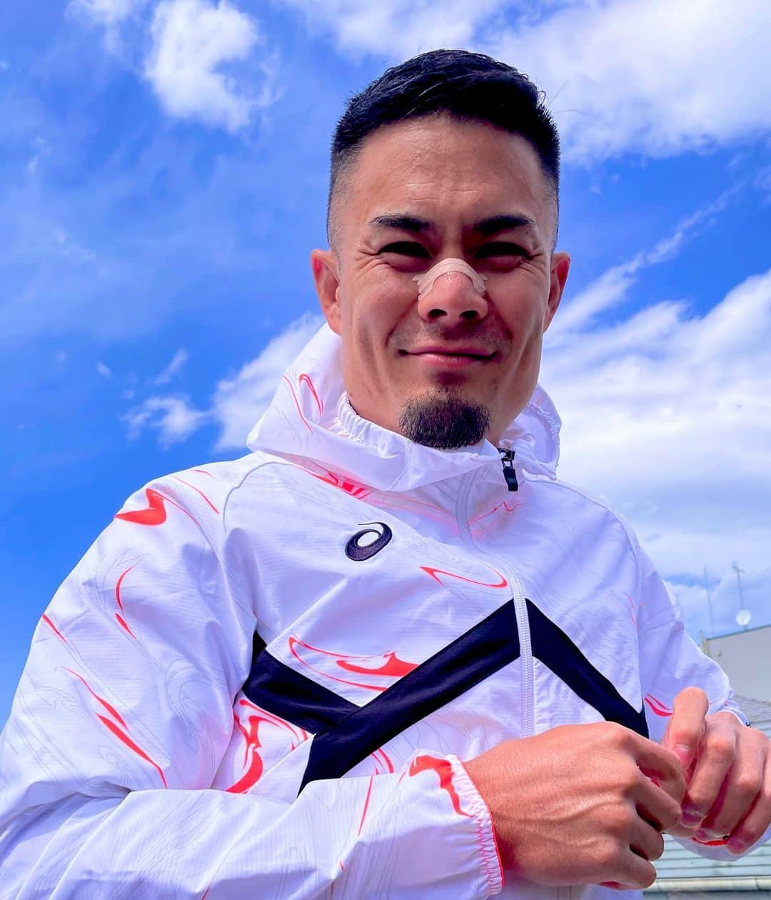 田村優のインスタグラム：「ランニング中も呼吸がしやすくなるのでブリーズライト愛用しています！ 花粉、黄砂まだまだあるのでみなさん是非🍺  #ブリーズライト #呼吸 #pr」