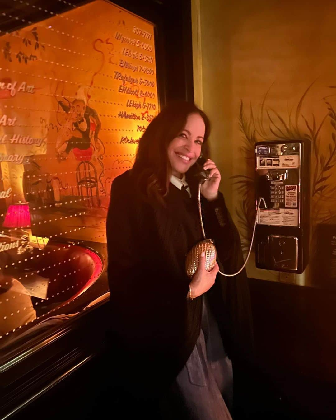 ジル・スチュアートさんのインスタグラム写真 - (ジル・スチュアートInstagram)「Does anyone pick up collect calls anymore?  @themonkey_bar」5月1日 9時42分 - jillstuart