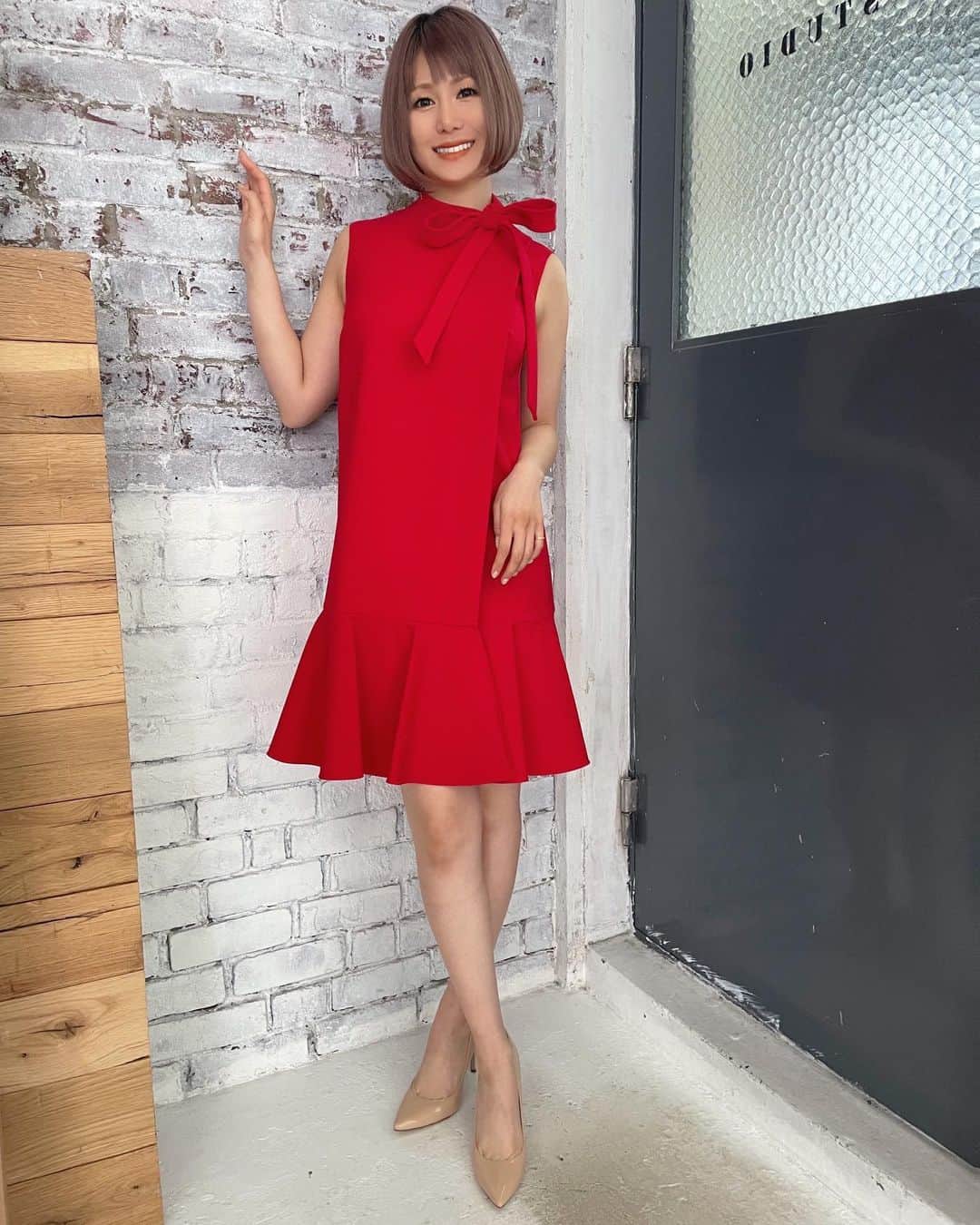 蜷川べにのインスタグラム：「ロゴタンブラー、トートバッグ、特大ポスター2種購入特典ポストカード撮影現場②  https://benifan.base.shop/」