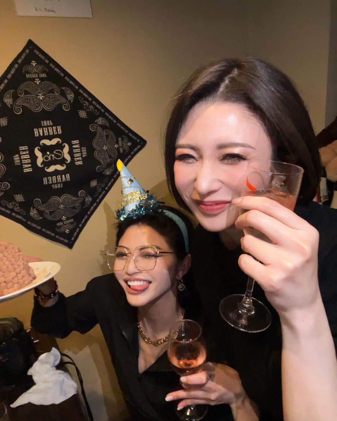 KANAKOのインスタグラム：「私の誕生日、嬉しすぎた😭😭😭 みんな最高に大好き😭😭😭😭 3.29🍾たのしすぎたありがとうう❤️❤️」