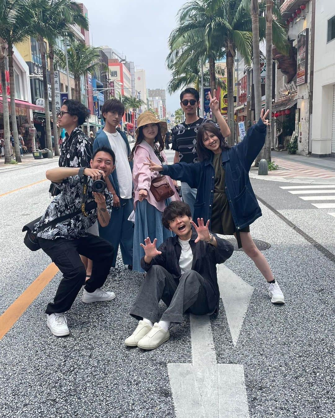 黒崎澪音さんのインスタグラム写真 - (黒崎澪音Instagram)「fam⛱️ 社員旅行で沖縄へ✌️  最高な仲間たちに感謝 モデルたちももっとブランドを盛り上げられるようにbigな会社になるように自分磨きを🔥  #MinoriTY #joker #EVERGREEN #okinawa」5月1日 9時56分 - reon_kurosaki