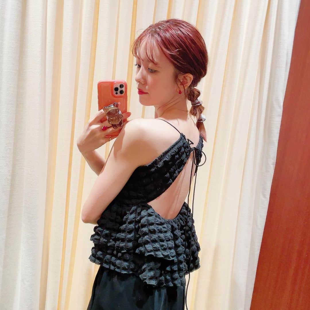 長江愛美さんのインスタグラム写真 - (長江愛美Instagram)「今日から５月🩵  気温も暖かくなってきて嬉しい🩵  背中もあきがちです🩵🦢  ５月は、自分甘やかし月間です🩵😗  今月も楽しく🩵  #今日から５月 #春から夏へ #自分へのプレゼント買いがち #イベントたくさん #母の日もある #ママの誕生日もある #首のしわが気になる #背中あきトップス  @searoomlynn_official  #searoomlynn」5月1日 10時14分 - manamin.512