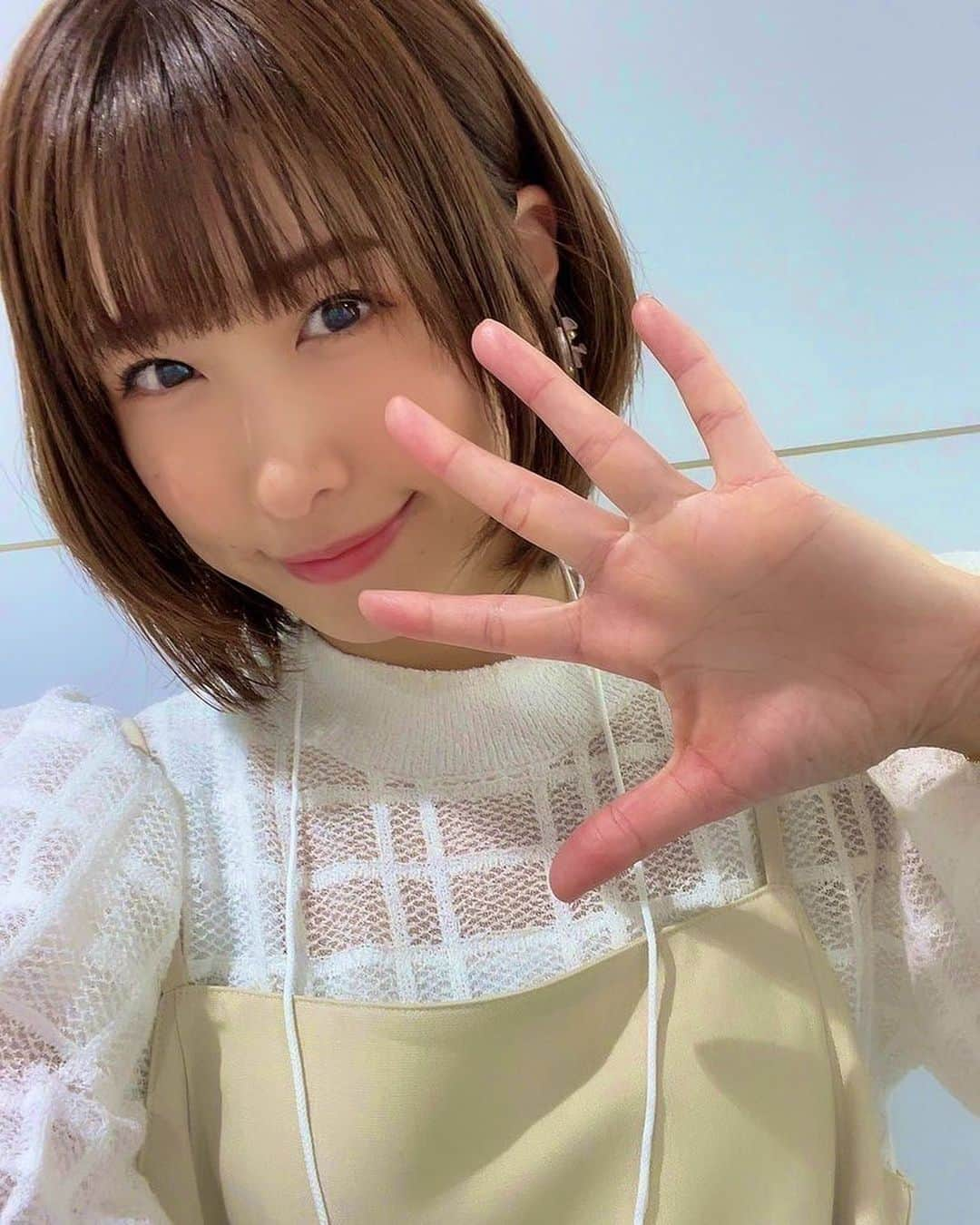 南まりかのインスタグラム：「.  4/29・30と、 幕張メッセでニコニコ超会議2023がありました♬  今年もSANYOブースでMCをさせてもらいました♡ SANYOさんがニコ超にブースを出すのは5年ぶり！ だから私も5年ぶり！笑  久しぶりだったからドキドキしていたけど、楽しくてあっという間に過ぎた2日間でした✨  まさに充実だったー♬  わたし的に今回のステージ以外のコーナーで気になってた、モンスターカプセルを体験させてもらったのがテンション上がりました🤣  楽しかった！やっぱりみんなガチャ好きだよね♬と思った！笑  #ニコニコ超会議2023 #sanyoブース  #海物語 #南まりか #アイマリンプロジェクト  #アイマリン #イチカゼロ #ミスマリン  #ミスワリン  #モンスターカプセル #巨大ガチャ」