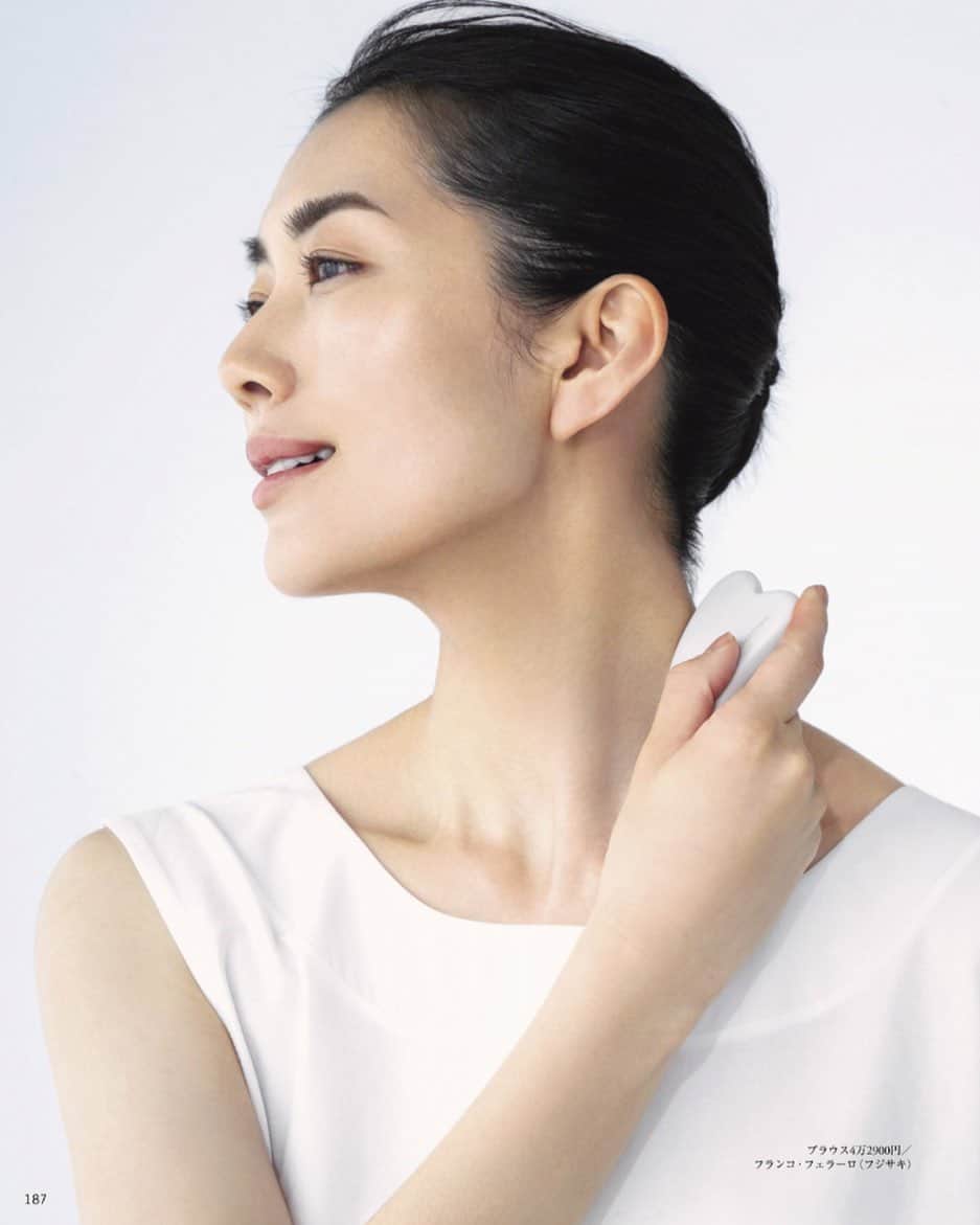 のインスタグラム：「家庭画報　６月号より  撮影:菊地泰久 ヘア＆メイク:中山友恵 スタイリング:末包宏美 取材・文:佐藤由喜美  #家庭画報　#model」