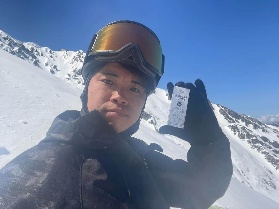 成田童夢さんのインスタグラム写真 - (成田童夢Instagram)「私が実際に雪山で栄養補給として摂取している携帯ハチミツ“Honey Time”の独占取材をしてきました(๑•̀ㅁ•́ฅ✨  https://kiwami.tothetop.jp/news/blog/blog-1612/  #はちみつ #マヌカハニー #HoneyTime  #極みワールド」5月1日 10時55分 - narita_dome