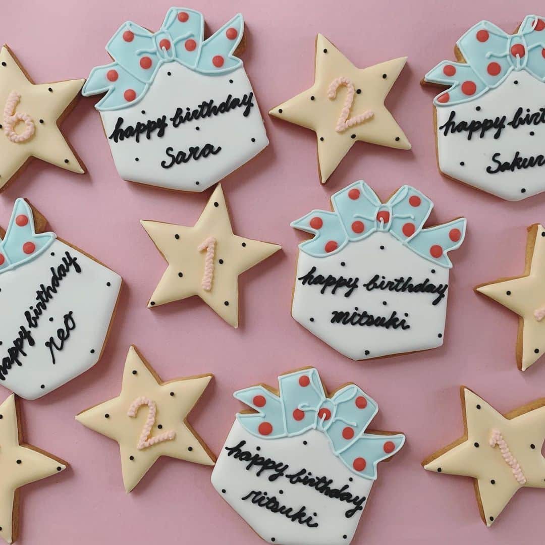 kikkoのインスタグラム：「@weekendstudio2017オーダークッキー 4月のBirthday cookies🎁 お誕生日おめでとうございます🎂」