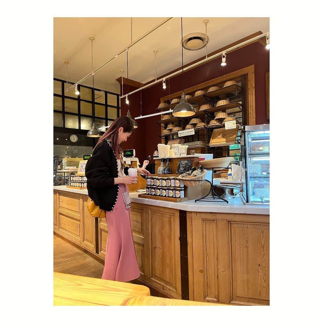 夢月せらのインスタグラム：「今日から5月🎏  色々また動き出します🍀*゜ 楽しい月にできるようにがんばるぞ(ง •̀_•́)ง  先日、ランチビュッフェに行き、お腹ぱんちくりんになったので溜池山王から芝公園まで歩いたのですが、東京タワー🗼が鯉のぼりでいっぱいだったー😆  皆様も素敵な5月、楽しいGWをお過ごしください😆💖」