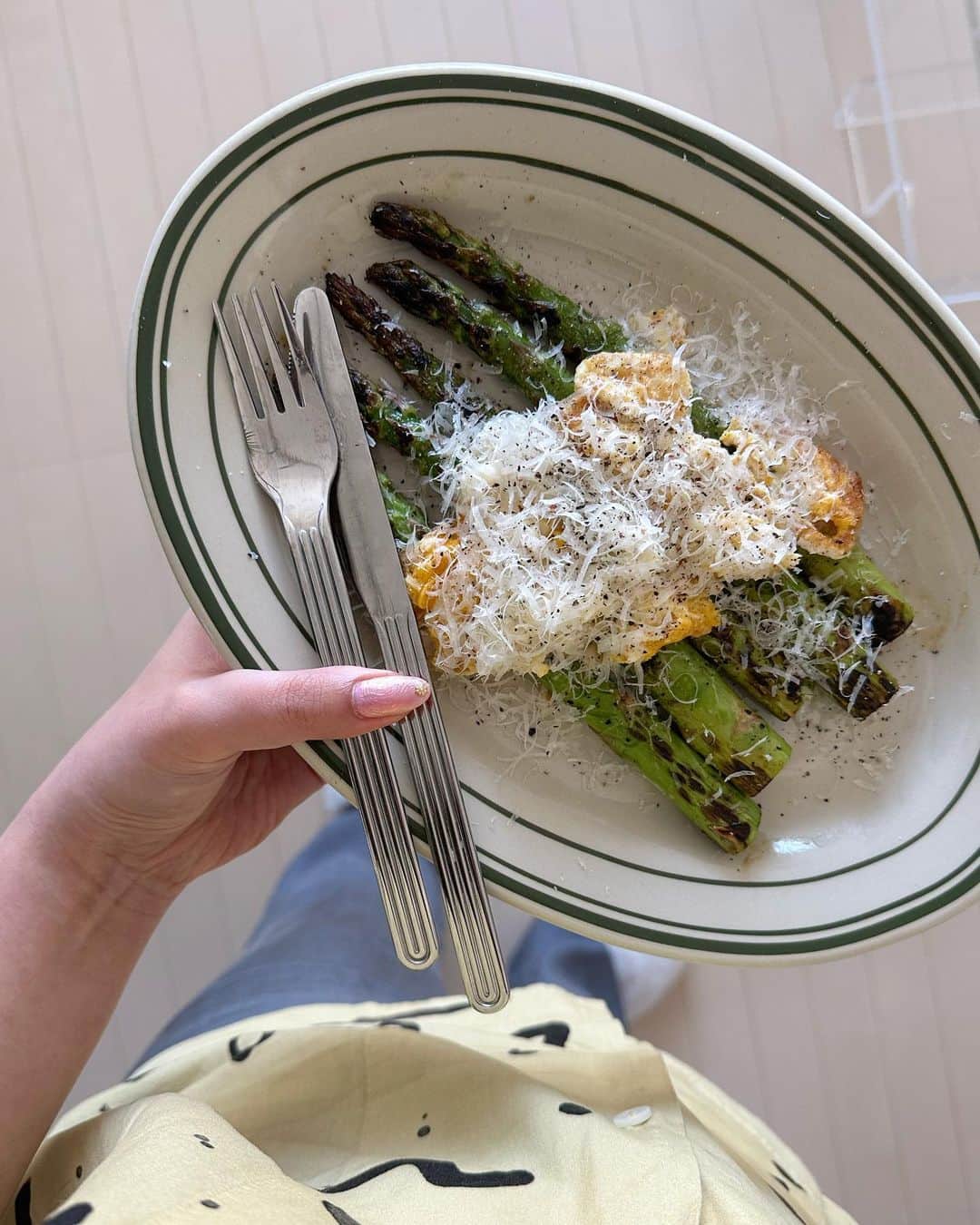 のインスタグラム：「朝食べるアスパラが好きです。」