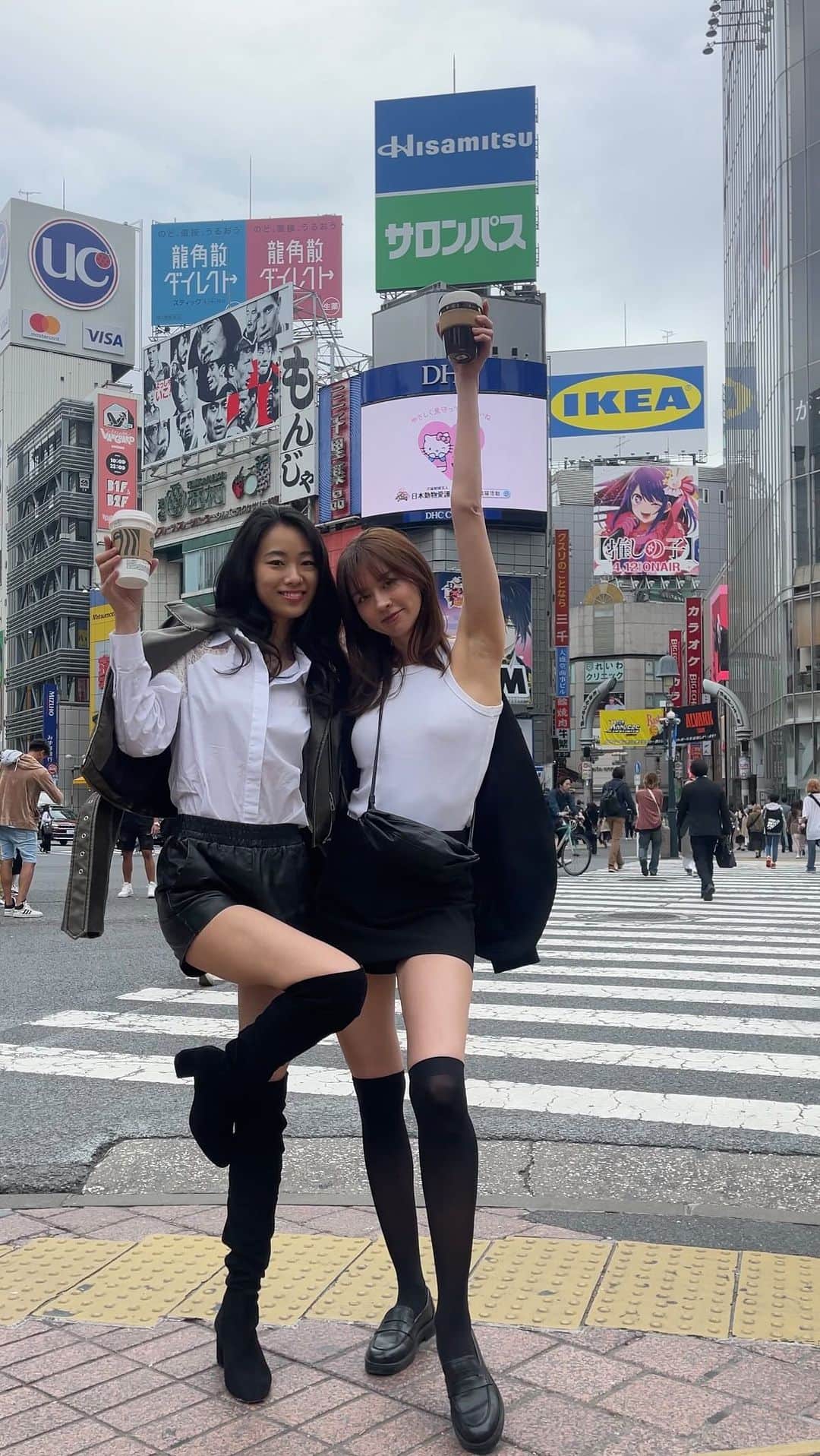 ALEXAのインスタグラム：「☀️This summer we will be sharing with you our top, favorite locations in Tokyo🗼🍙 Follow us so you don’t miss it 😏✨ #shibuyacrossing #tokyomorning #twinning #yulexa」