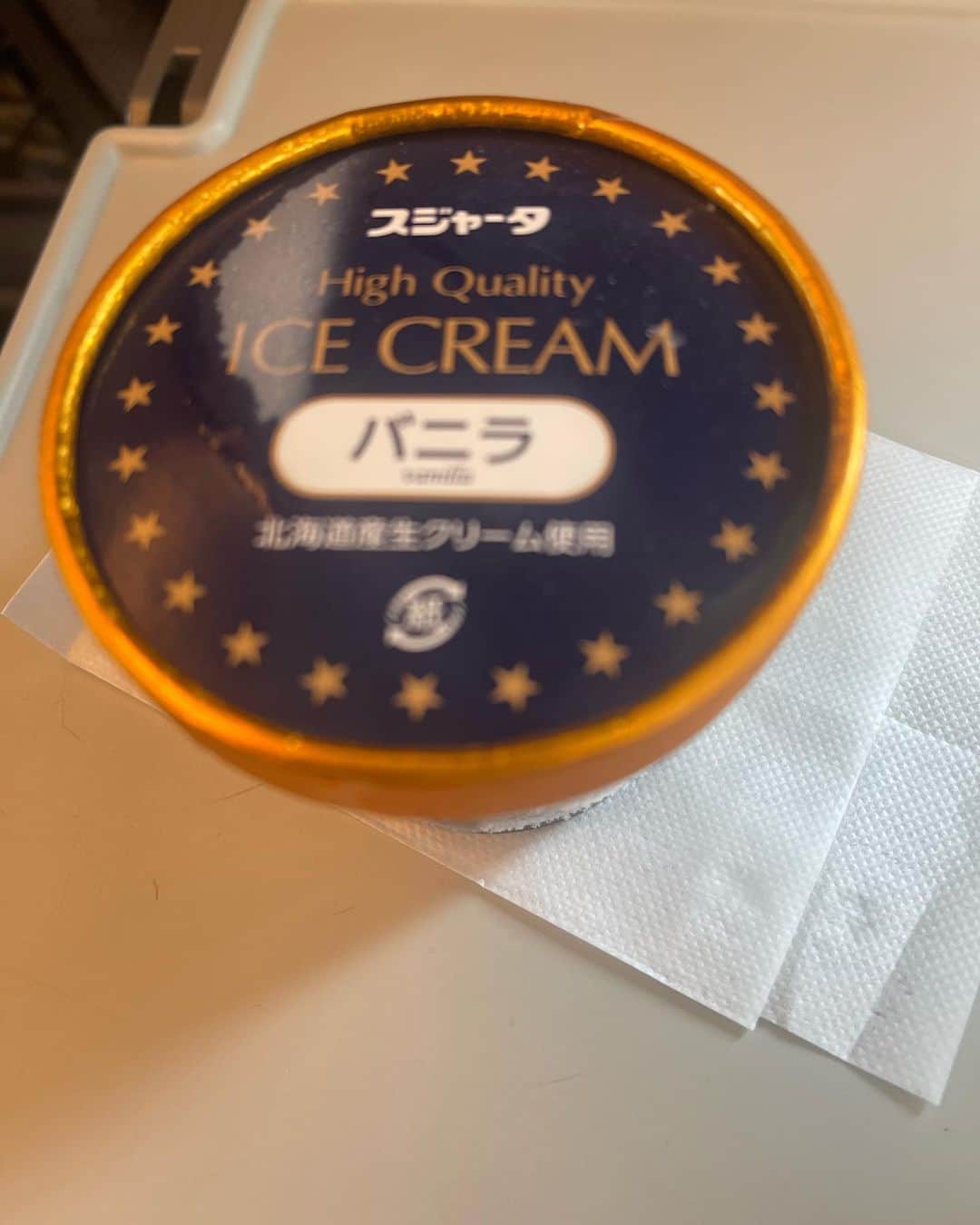 のインスタグラム：「新幹線のこのアイスどうしても食べたくなっちゃう。固すぎるのがまたいい。」